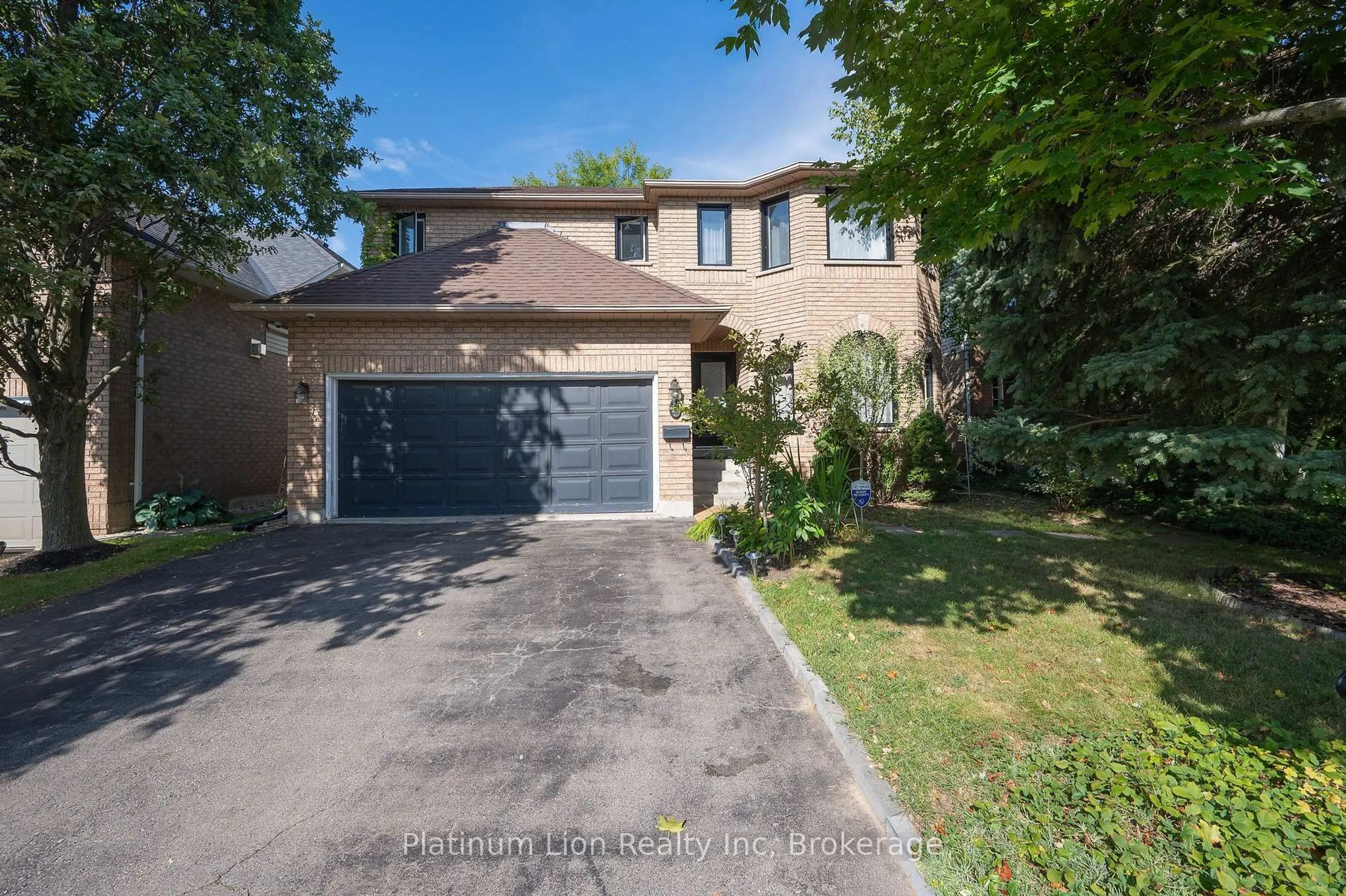 A pic from outside/outdoor area/front of a property/back of a property/a pic from drone, street for 13 Brookhurst Cres, Hamilton Ontario L0R 2H3