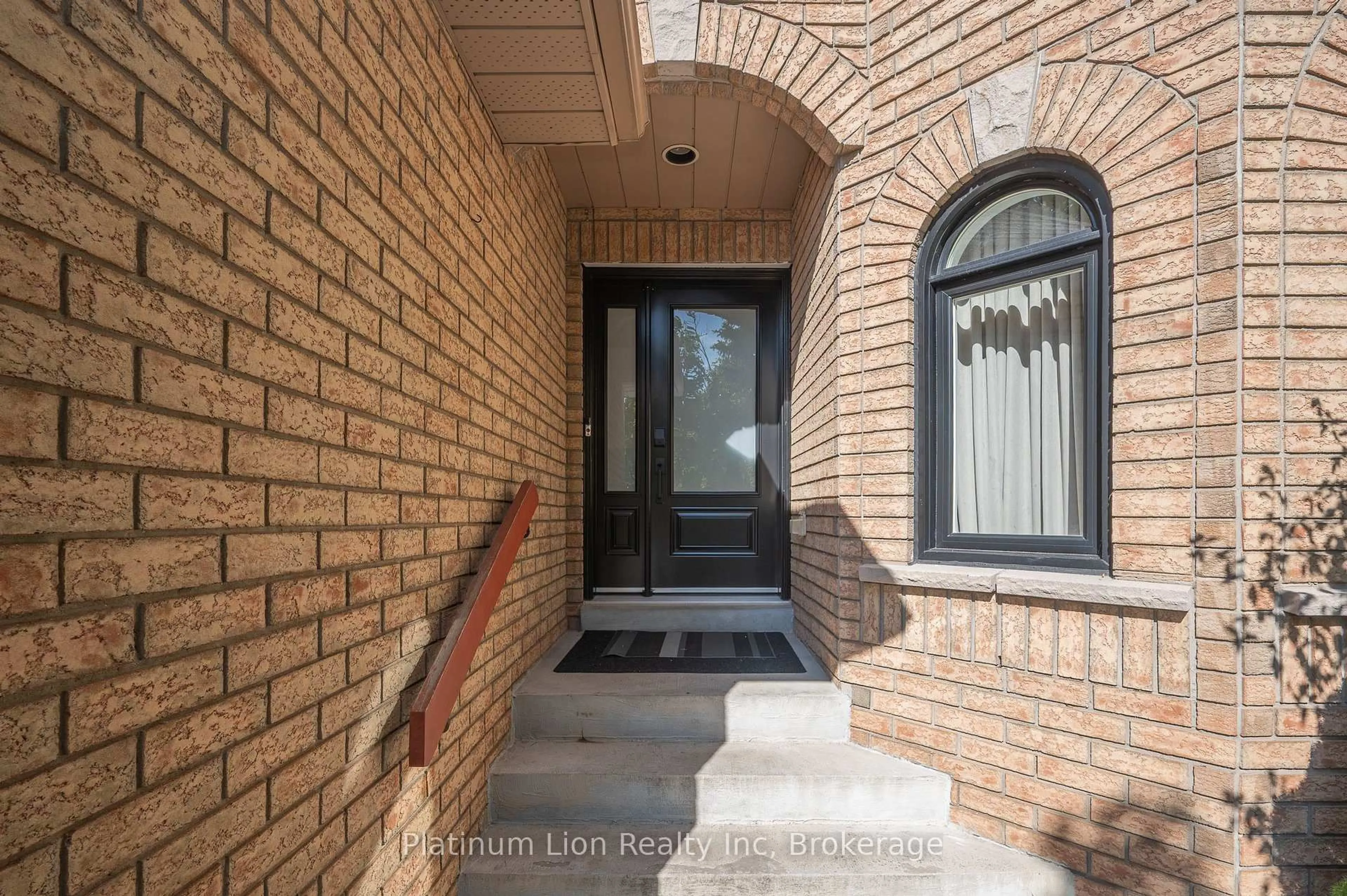 Indoor entryway for 13 Brookhurst Cres, Hamilton Ontario L0R 2H3