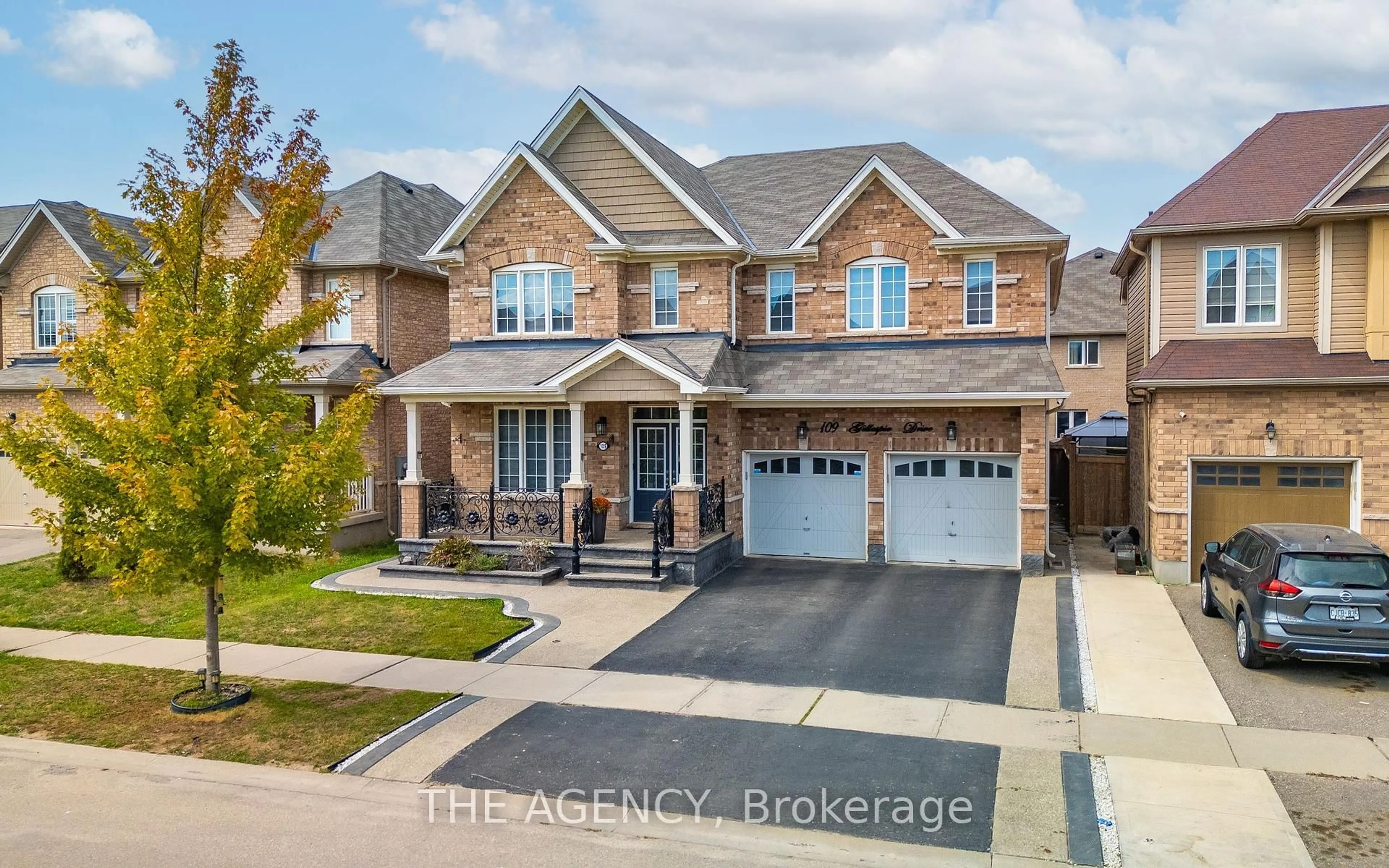 A pic from outside/outdoor area/front of a property/back of a property/a pic from drone, street for 109 Gillespie Dr, Brantford Ontario N3T 0K1