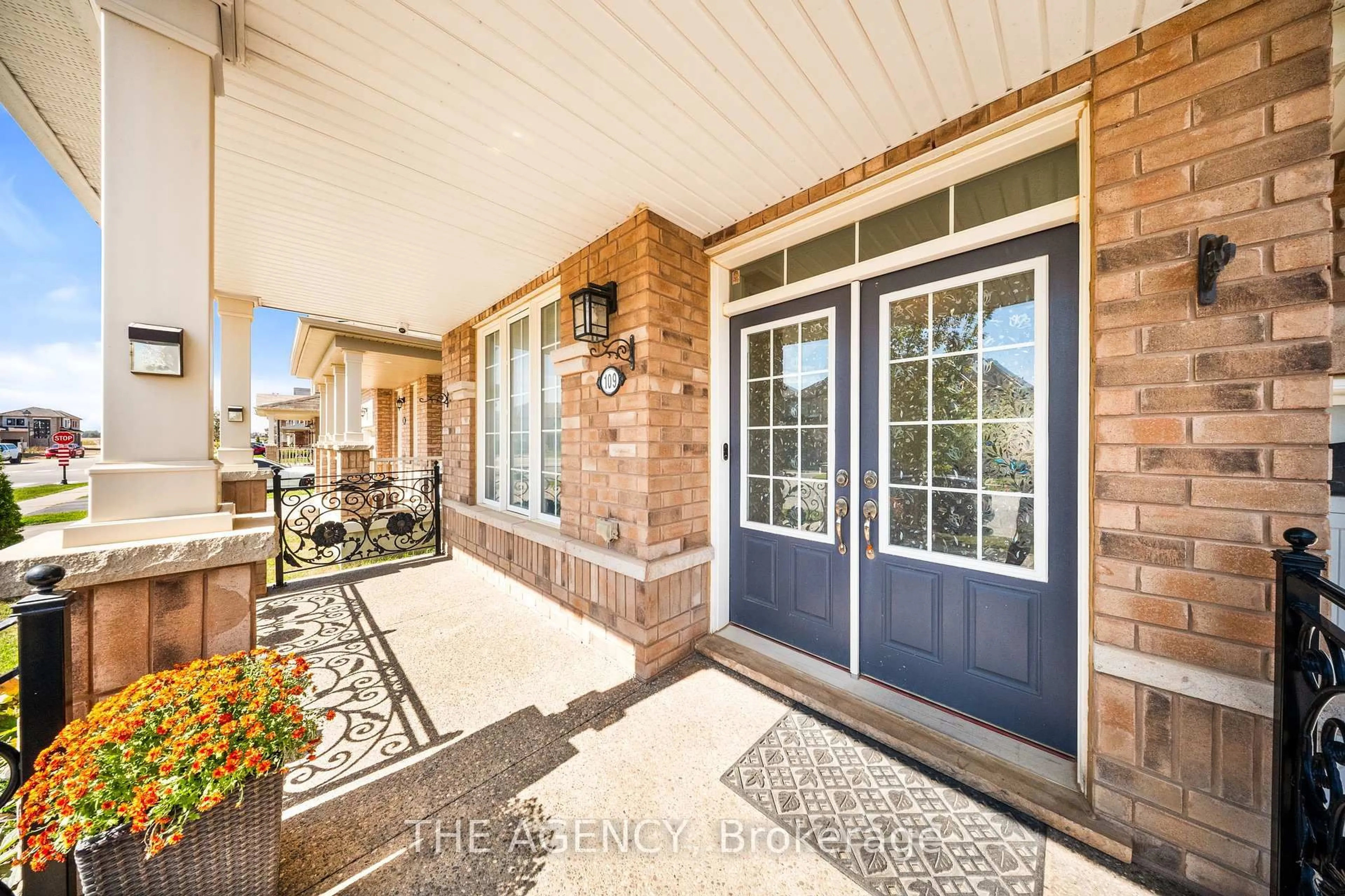Indoor entryway for 109 Gillespie Dr, Brantford Ontario N3T 0K1