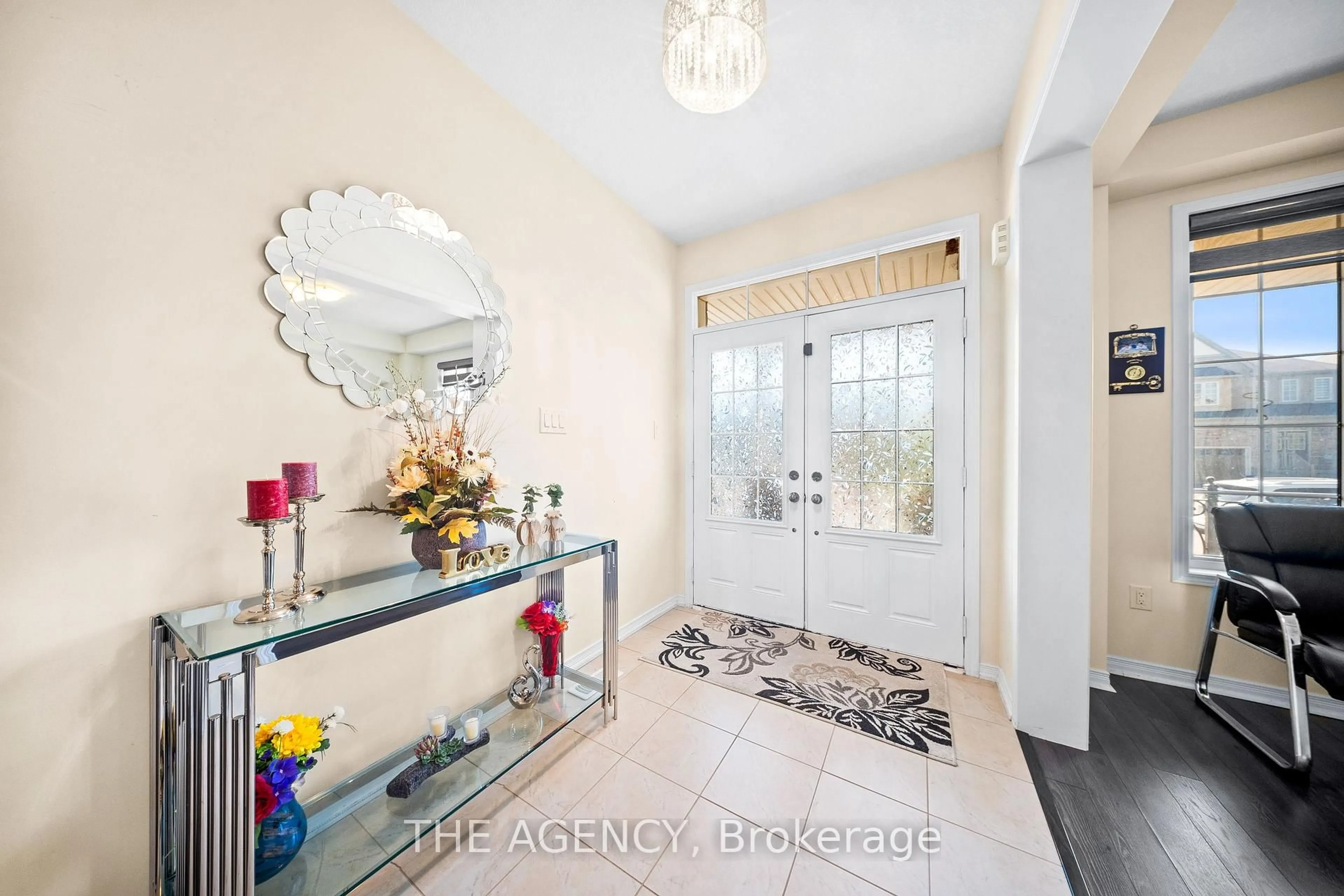 Indoor entryway for 109 Gillespie Dr, Brantford Ontario N3T 0K1