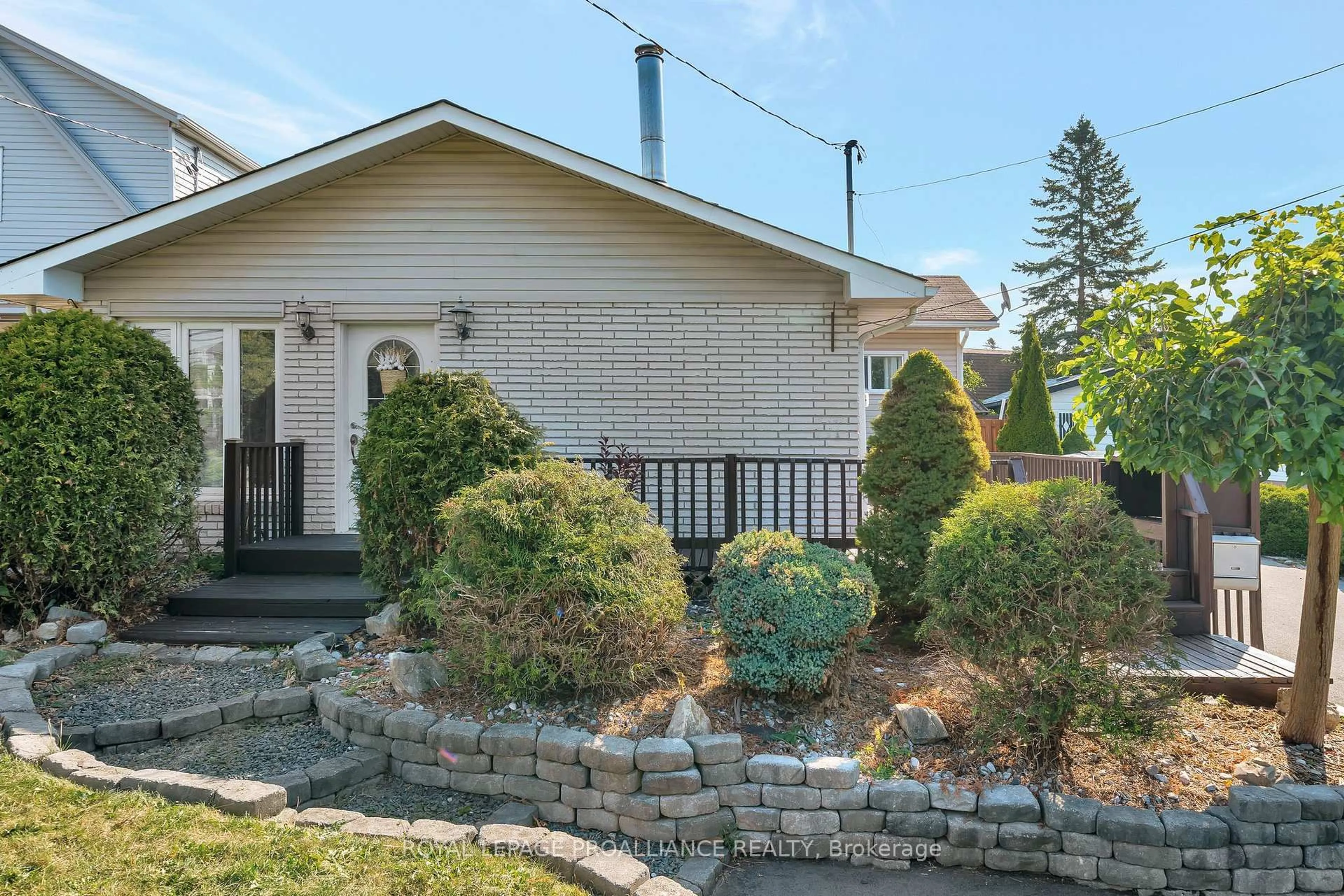 Home with vinyl exterior material, street for 317 Sidney St, Quinte West Ontario K8V 2V1