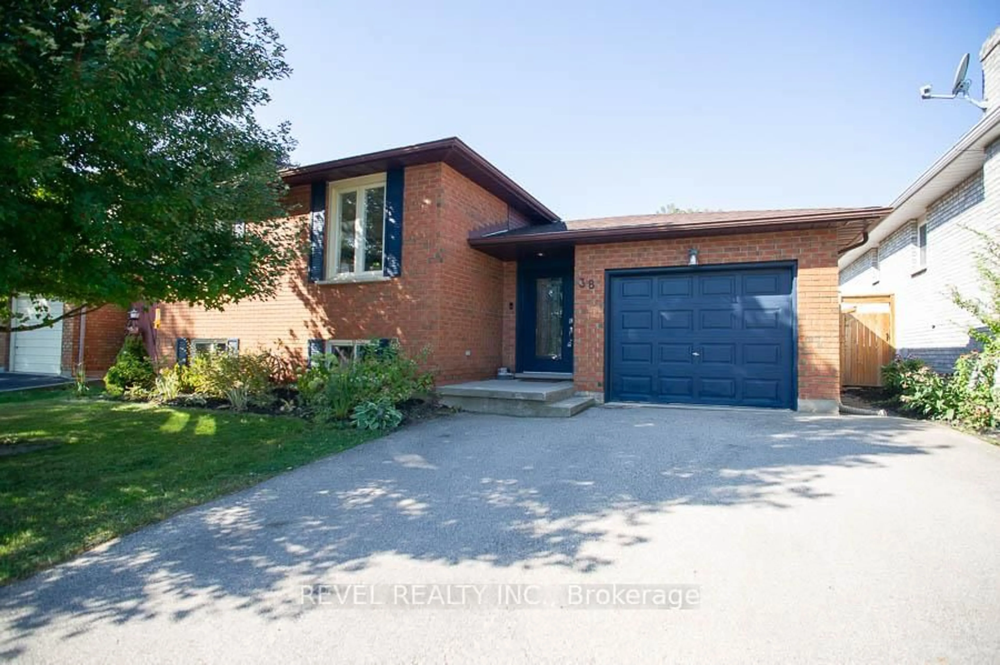 Home with brick exterior material, street for 38 Ludlow Cres, Brantford Ontario N3P 1V4
