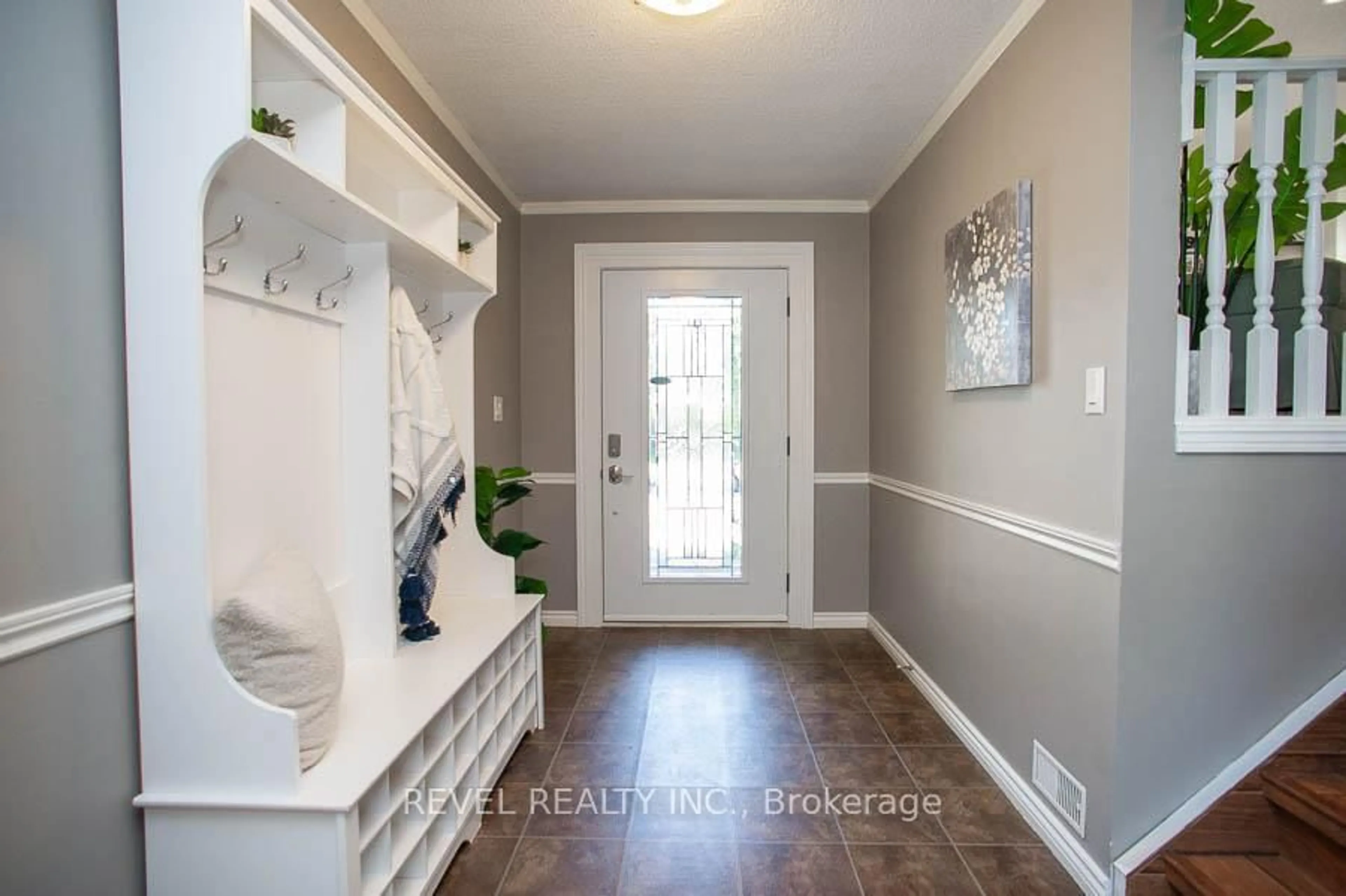 Indoor entryway for 38 Ludlow Cres, Brantford Ontario N3P 1V4