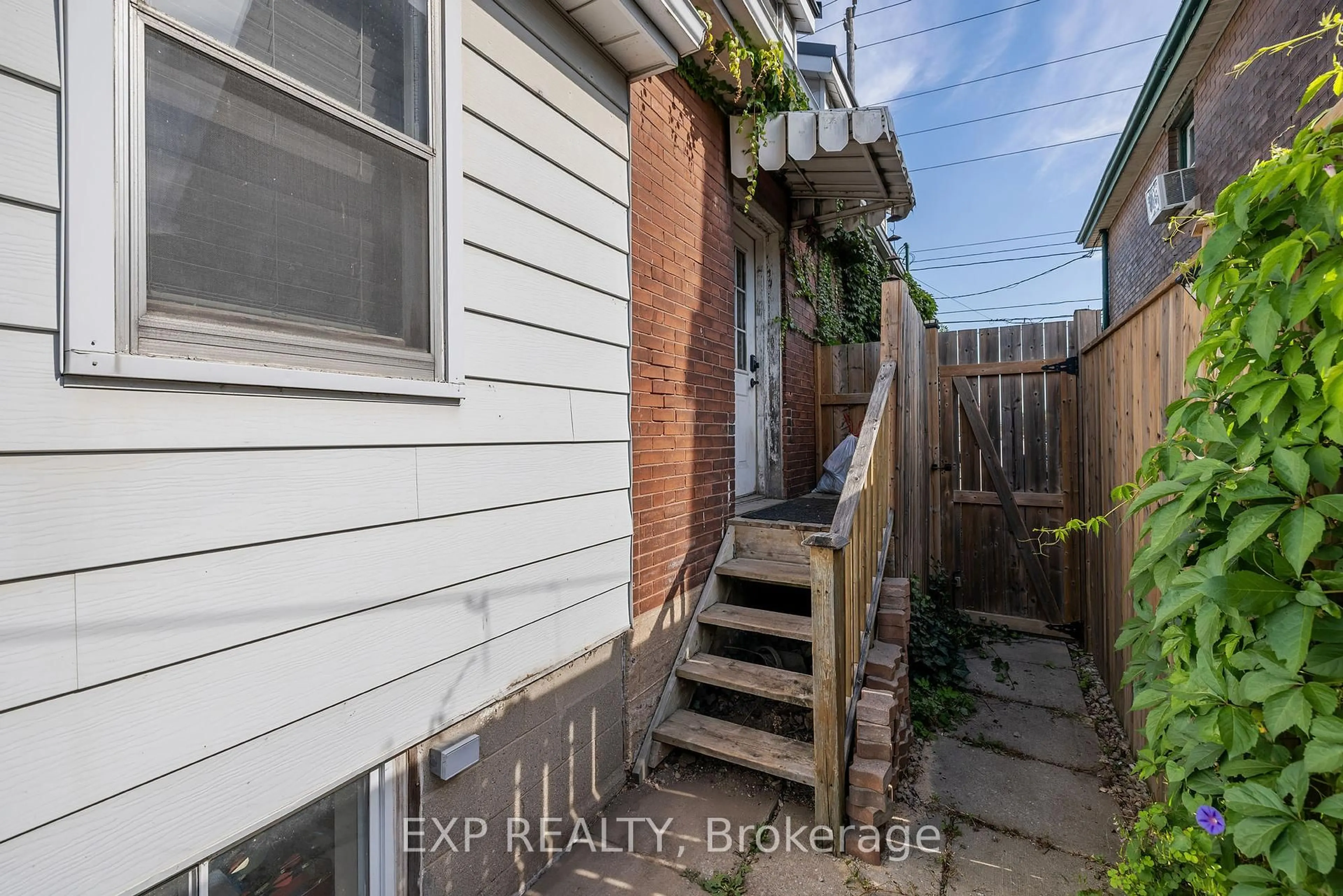Patio, street for 237 Victoria Rd, Guelph Ontario N1E 5P9