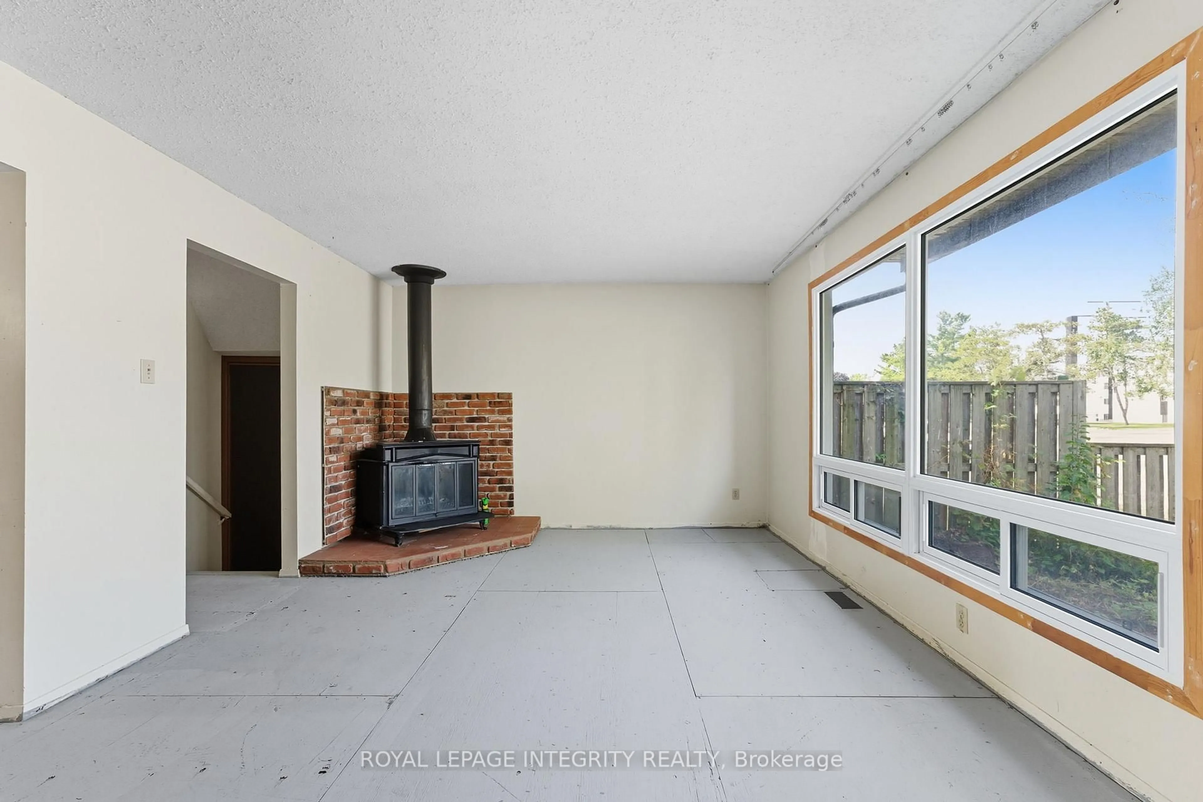 A pic of a room for 3565 Downpatrick Rd #14, Ottawa Ontario K1V 8T3