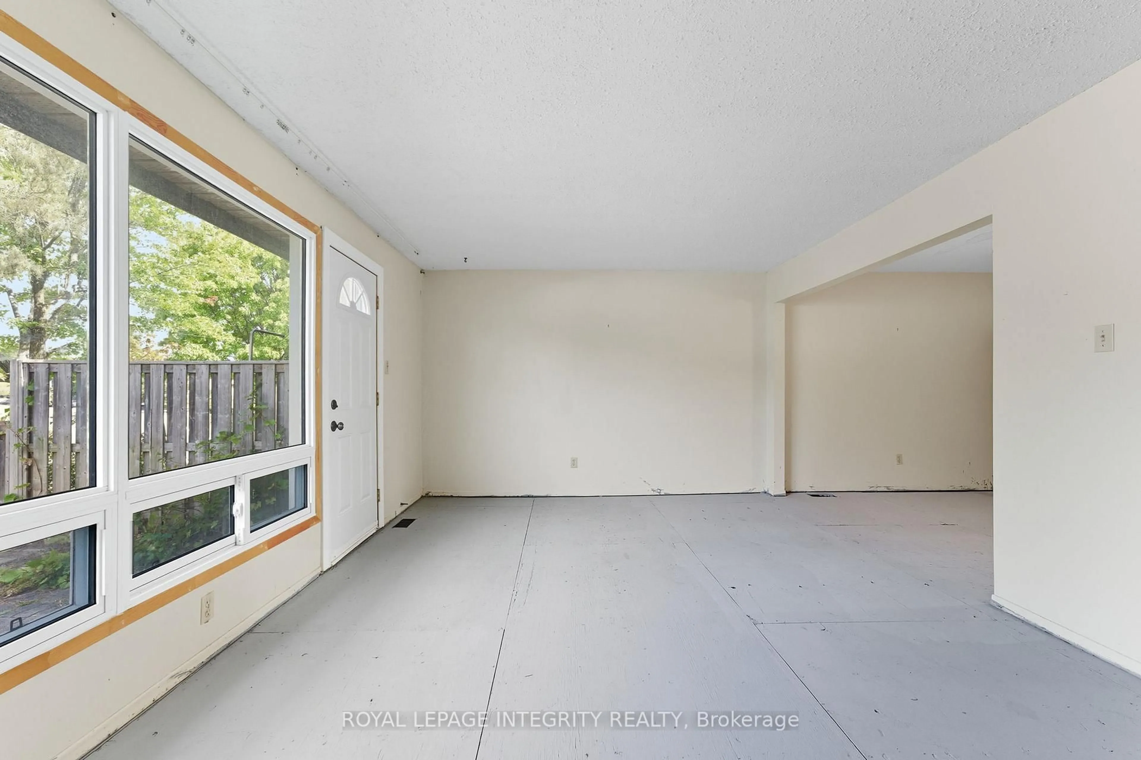 A pic of a room for 3565 Downpatrick Rd #14, Ottawa Ontario K1V 8T3