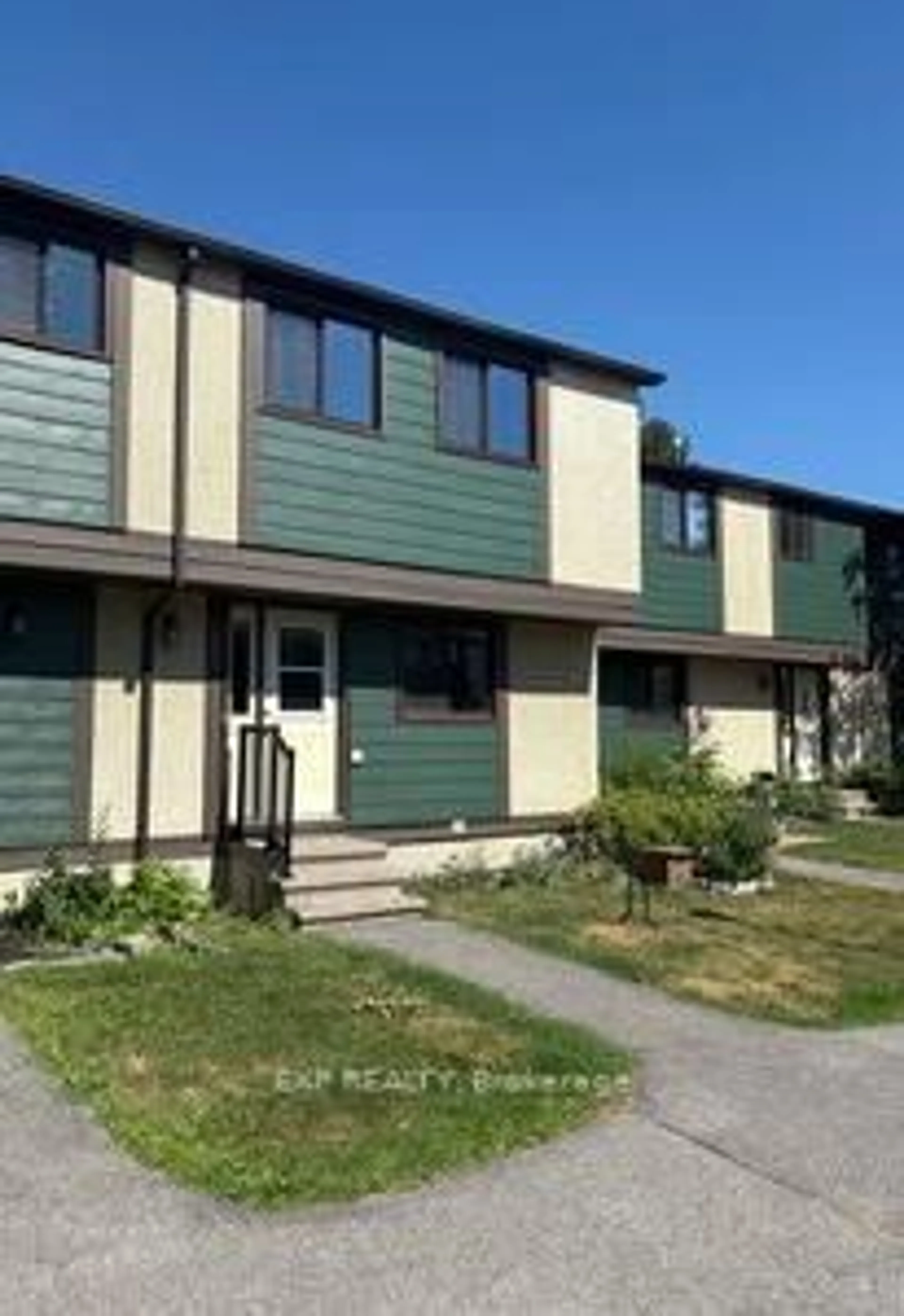 Home with vinyl exterior material, street for 1687 Meadowbrook Rd, Ottawa Ontario K1B 4W6
