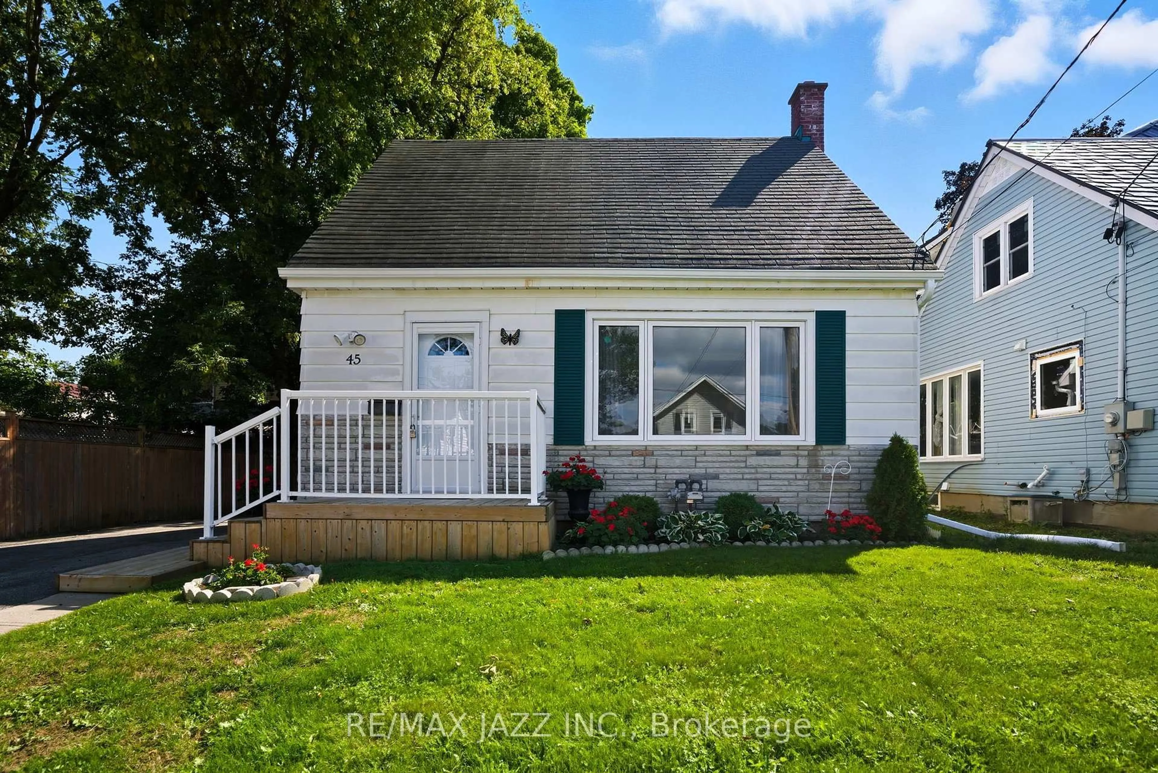 Home with vinyl exterior material, street for 45 Kent St, Kawartha Lakes Ontario K9V 2C4