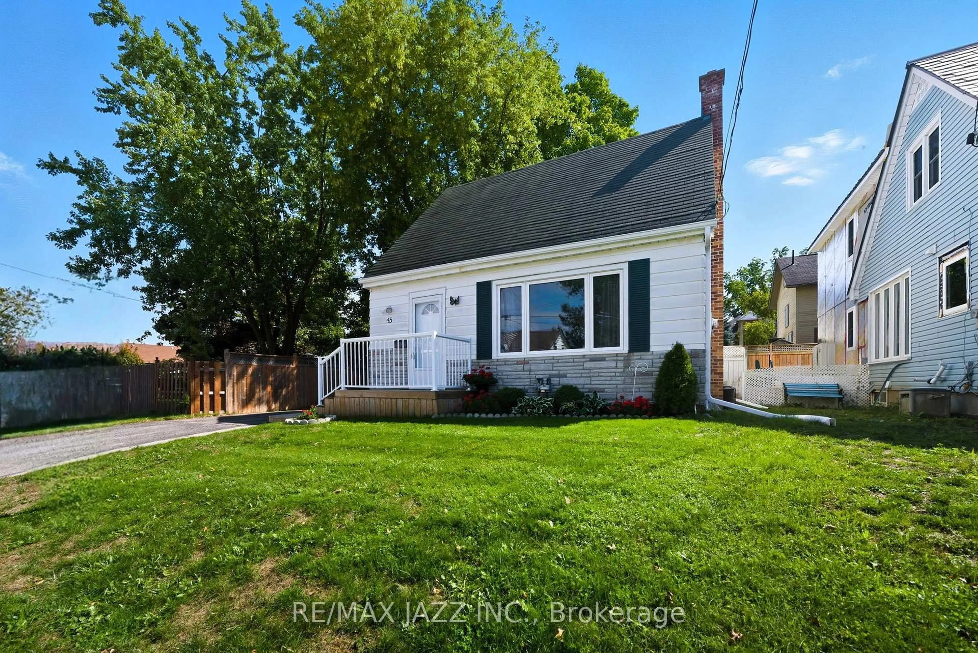Home with vinyl exterior material, street for 45 Kent St, Kawartha Lakes Ontario K9V 2C4