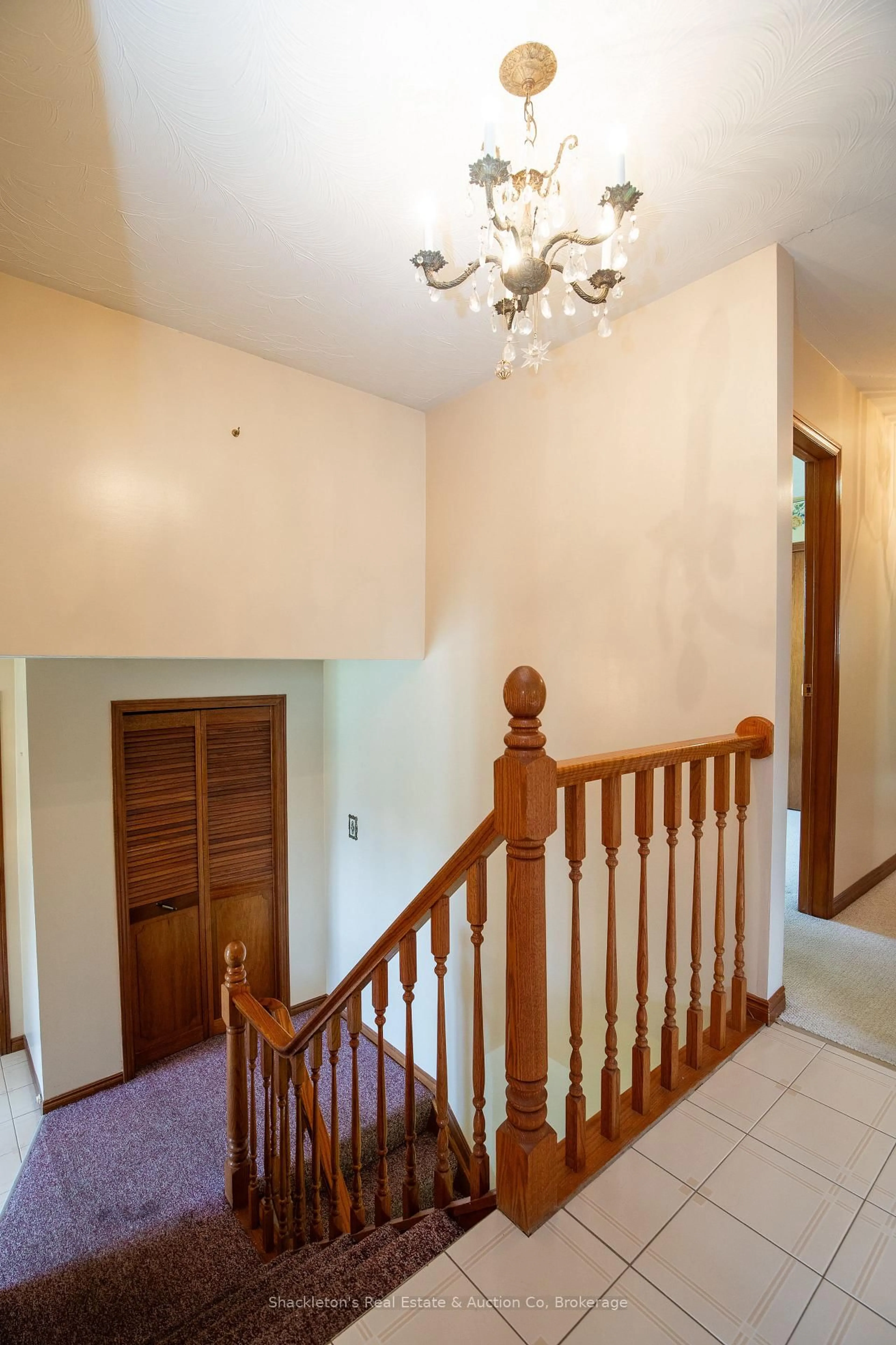 Indoor foyer for 40 Makins St, Stratford Ontario N4Z 1E6