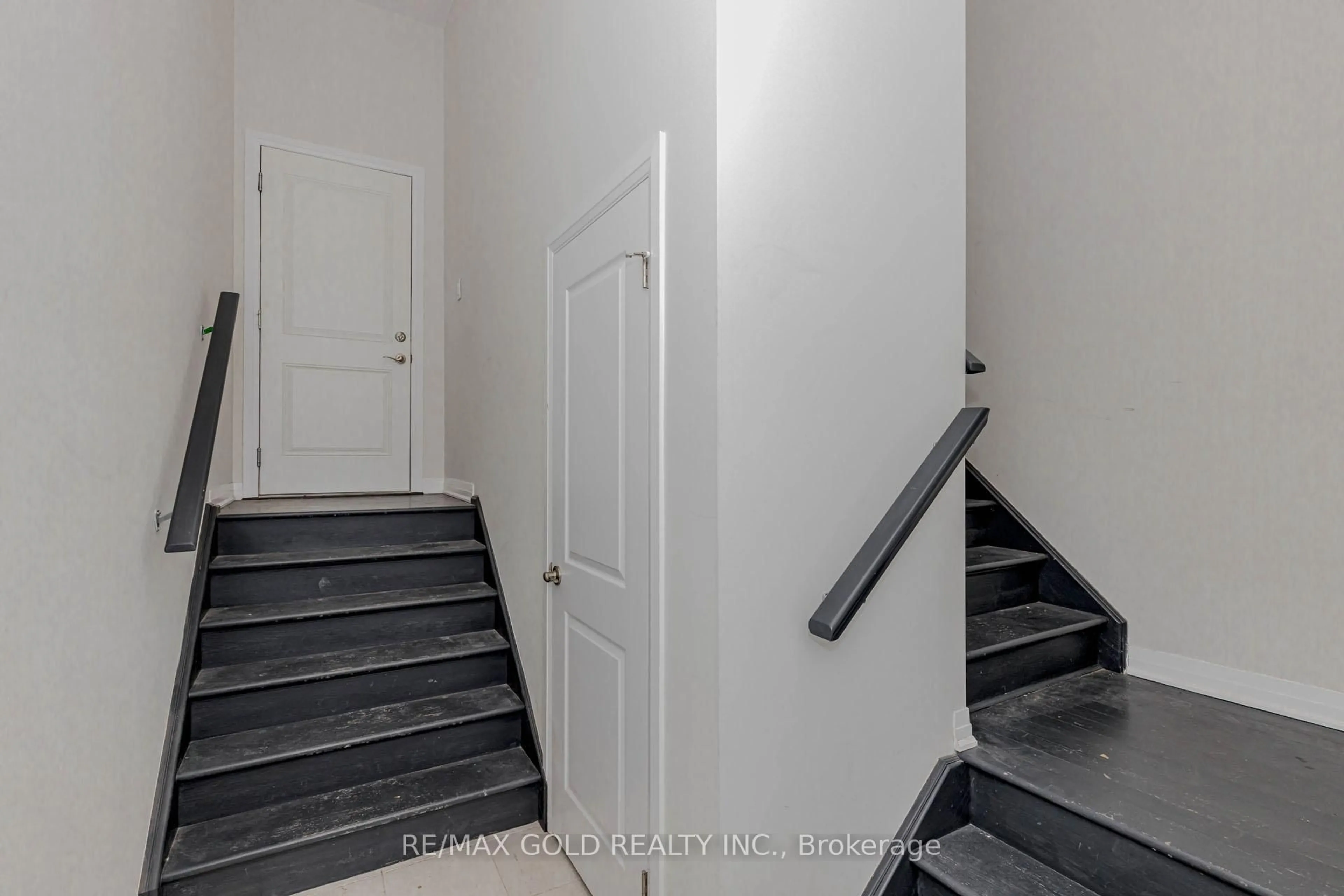 Stairs for 124 Seabrook Dr #3, Kitchener Ontario N2R 0R7