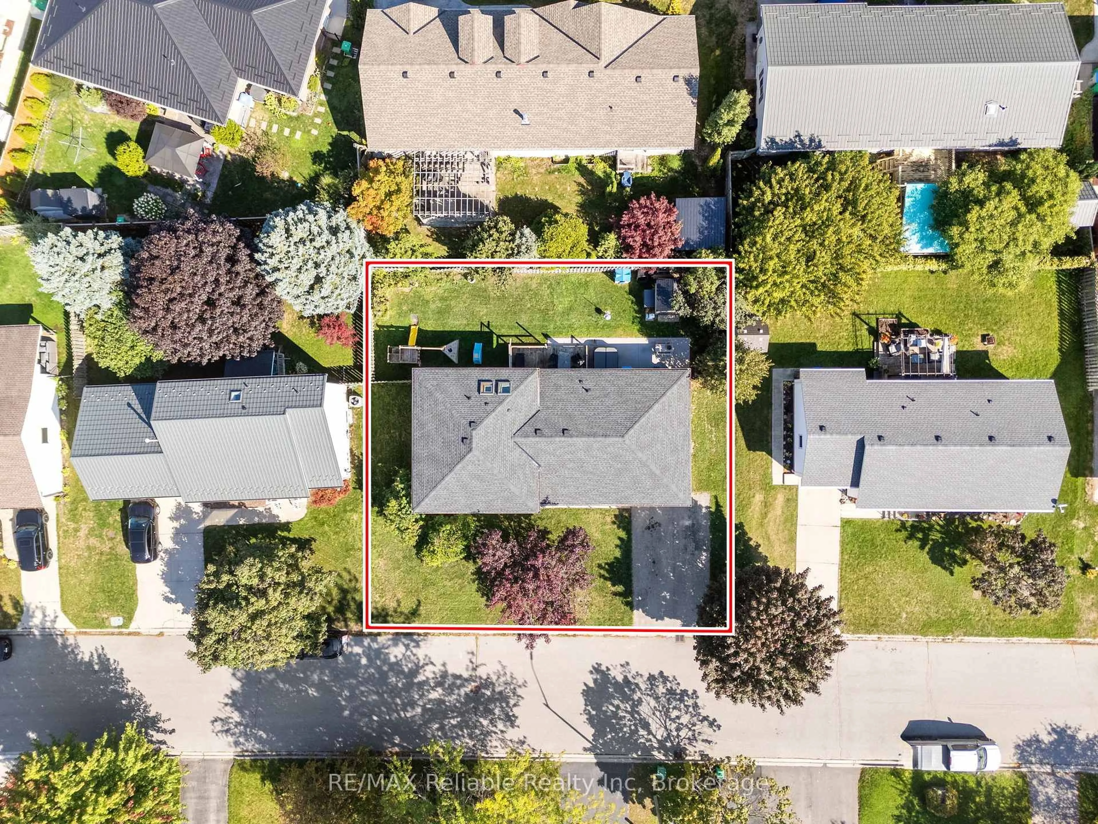 A pic from outside/outdoor area/front of a property/back of a property/a pic from drone, street for 36 Lee Cres, Goderich Ontario N7A 4L3