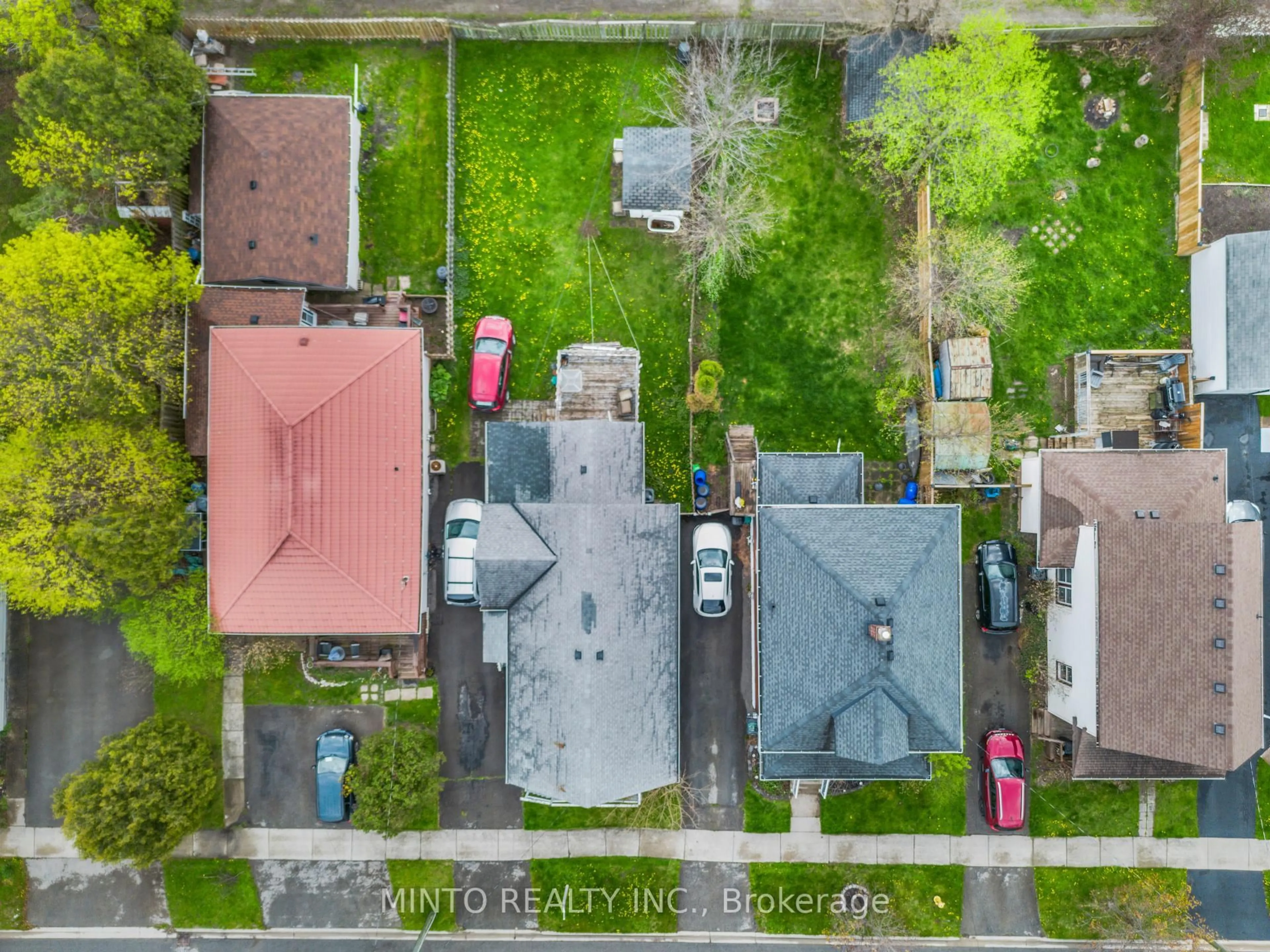 A pic from outside/outdoor area/front of a property/back of a property/a pic from drone, street for 45 PHIPPS St, Fort Erie Ontario L2A 2V3