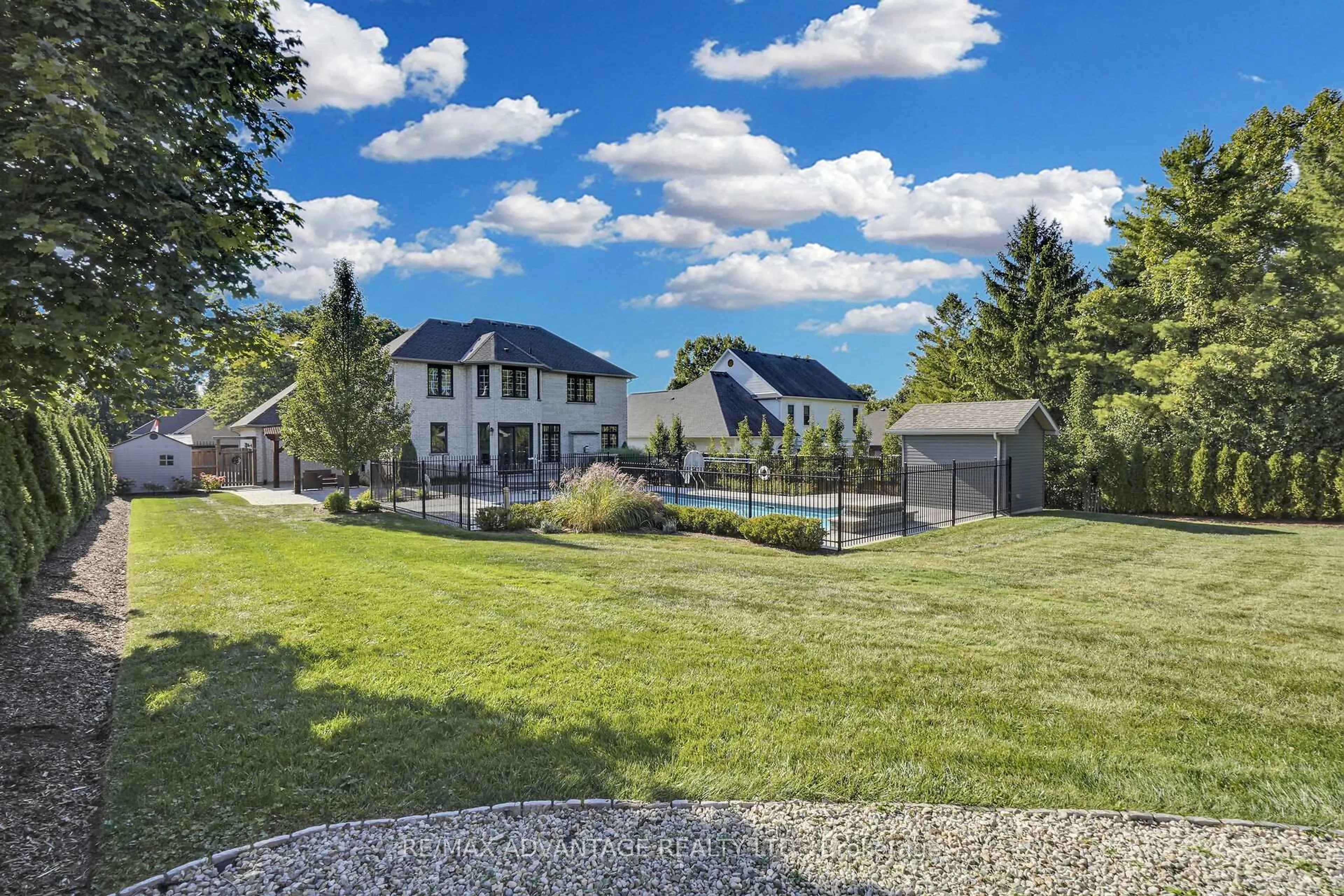 A pic from outside/outdoor area/front of a property/back of a property/a pic from drone, mountain view for 6 Northumberland Rd, London North Ontario N6H 5H5