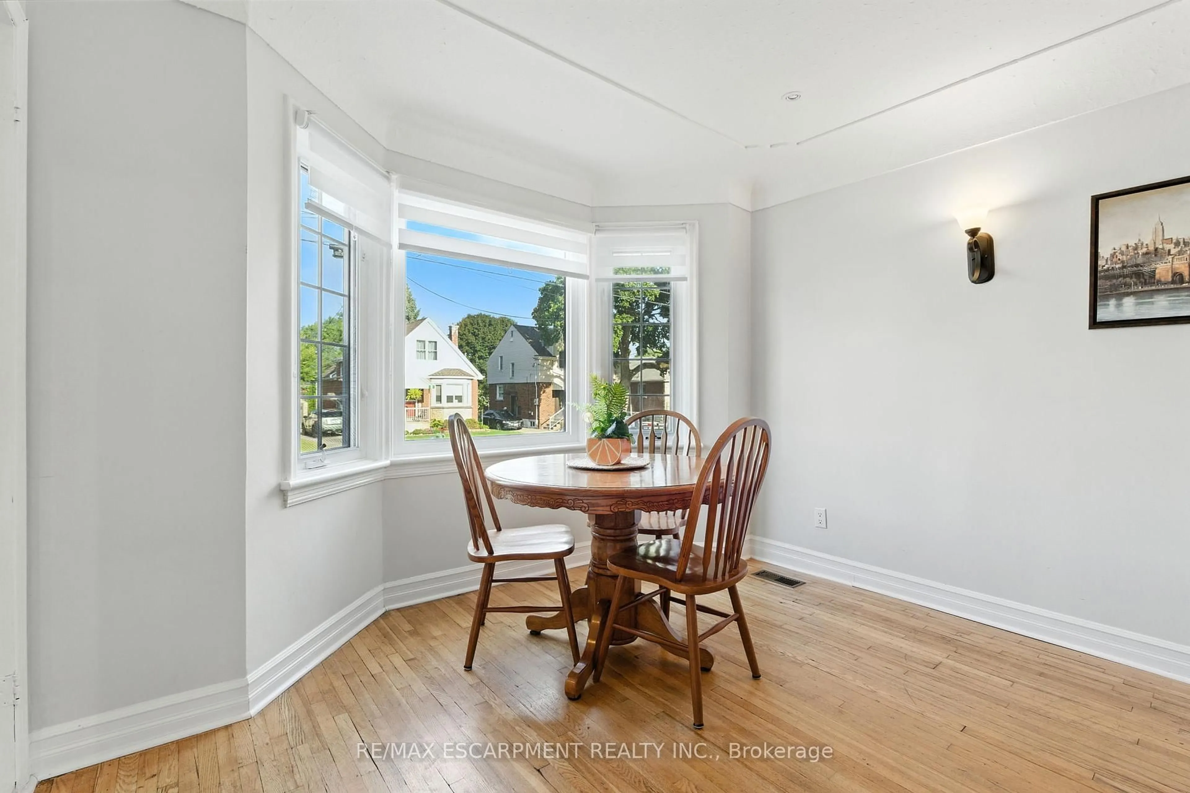 Dining room, wood/laminate floor for 261 East 14th St, Hamilton Ontario L9A 4B8