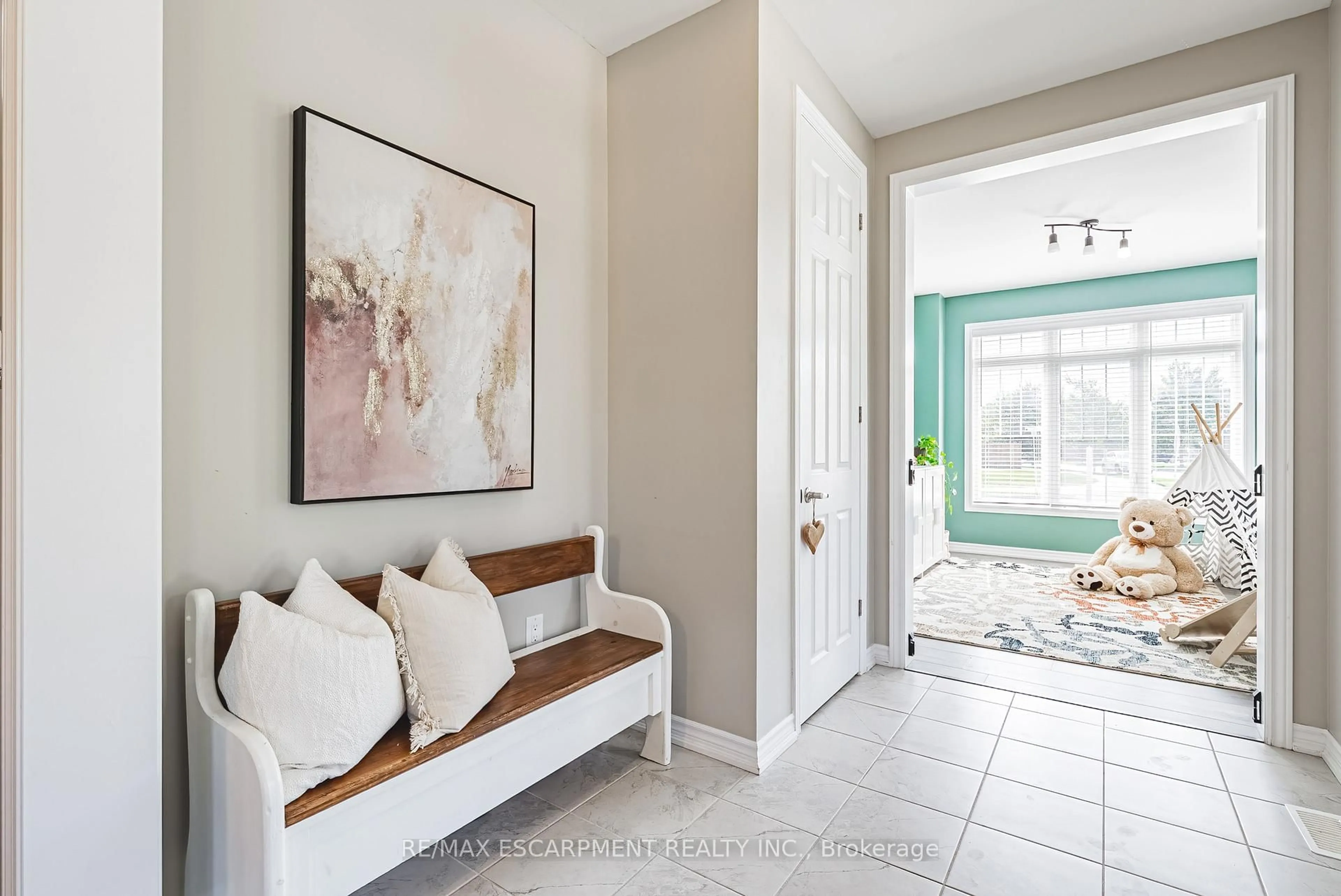 Indoor entryway for 50 Ready Rd, Centre Wellington Ontario N1M 0G5
