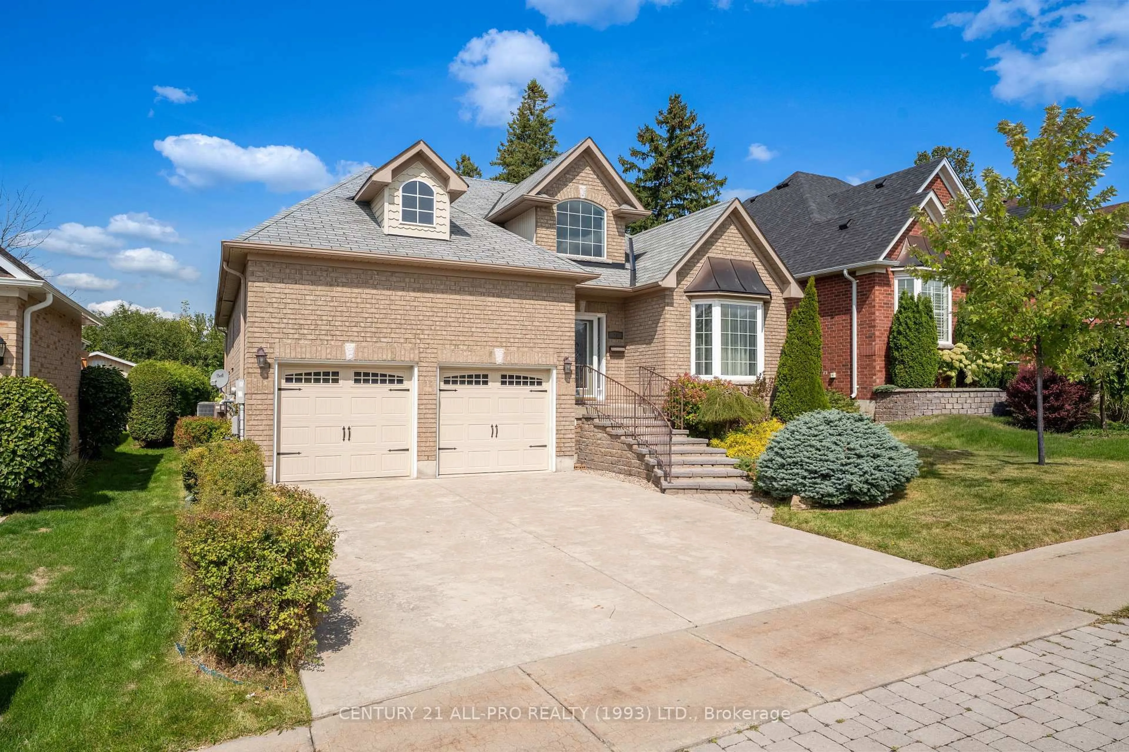 Home with brick exterior material, street for 10 Ellis Cres, Kawartha Lakes Ontario K9V 3Y9