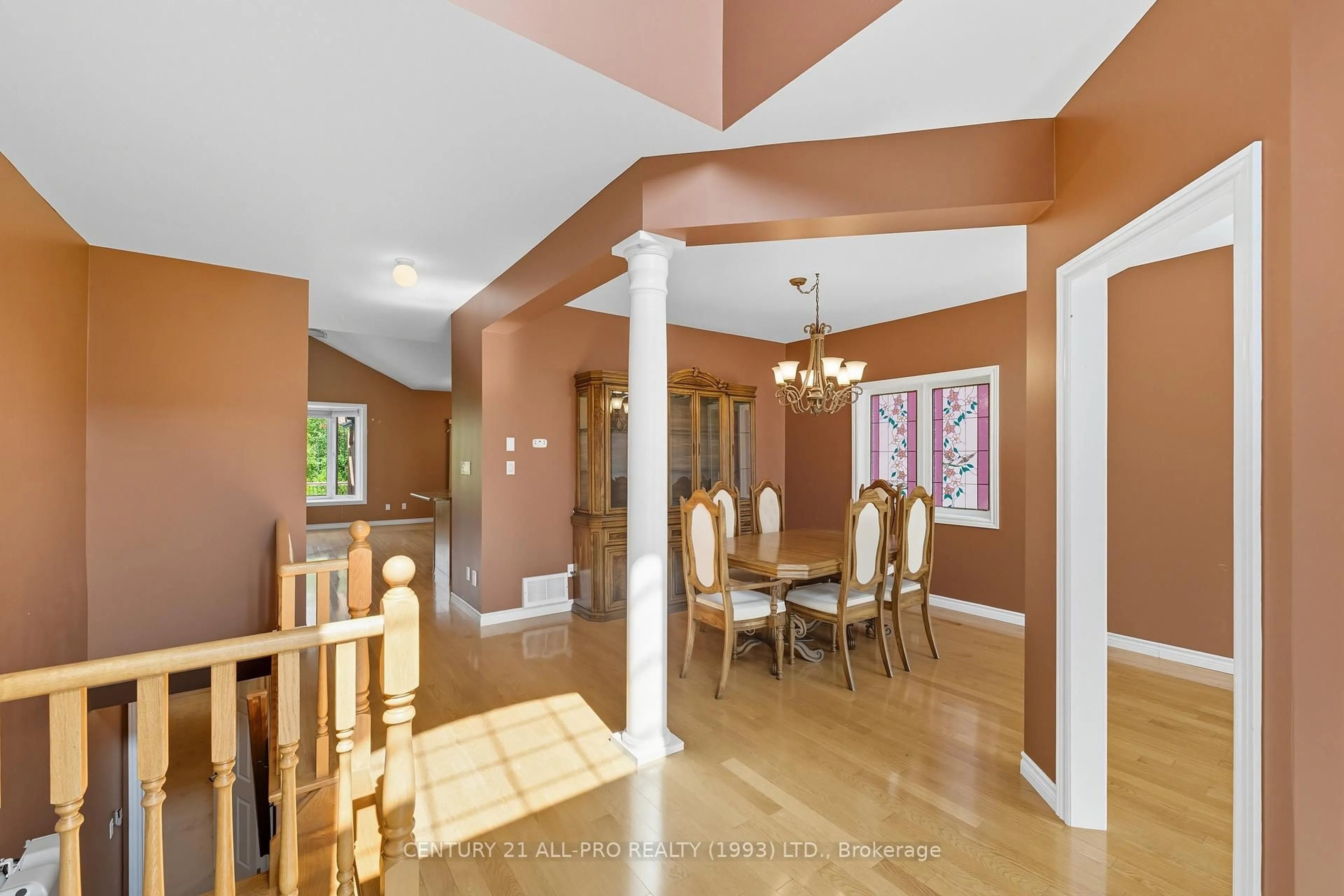 Dining room, ceramic/tile floor for 10 Ellis Cres, Kawartha Lakes Ontario K9V 3Y9