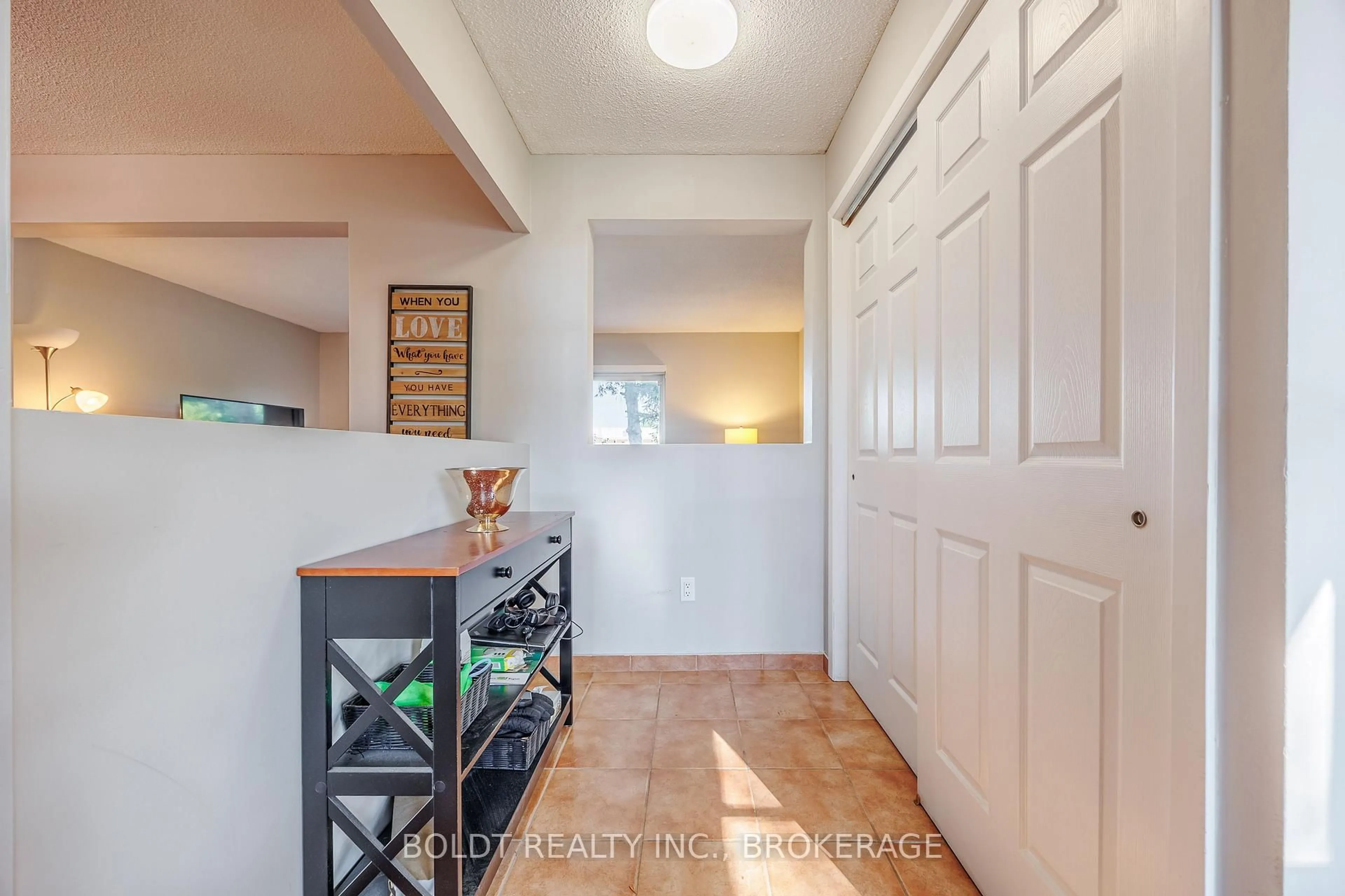 Indoor entryway for 302 Vine St #27, St. Catharines Ontario L2M 7M6