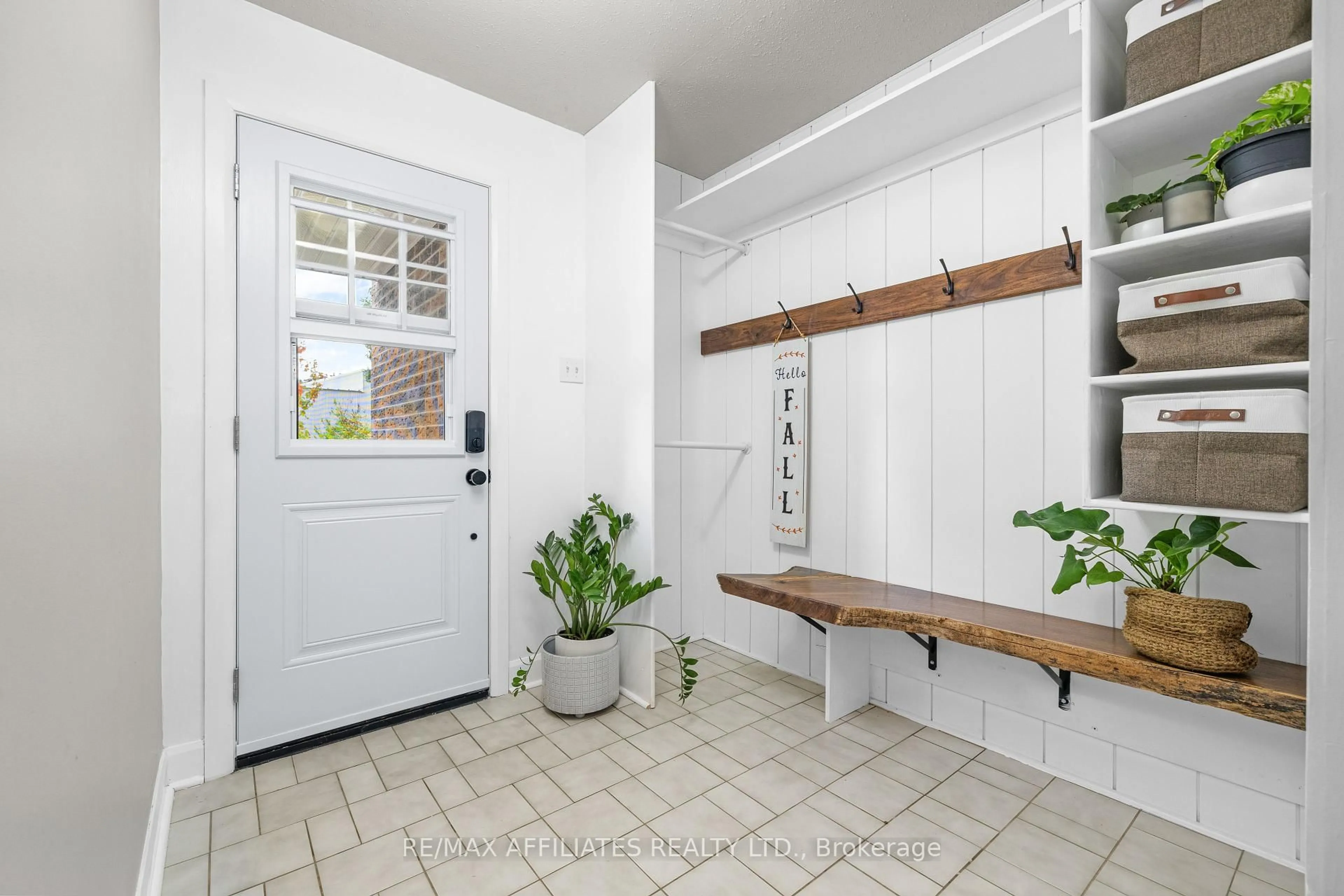 Indoor entryway for 85 Findlay Ave #L1, Carleton Place Ontario K7C 4G7