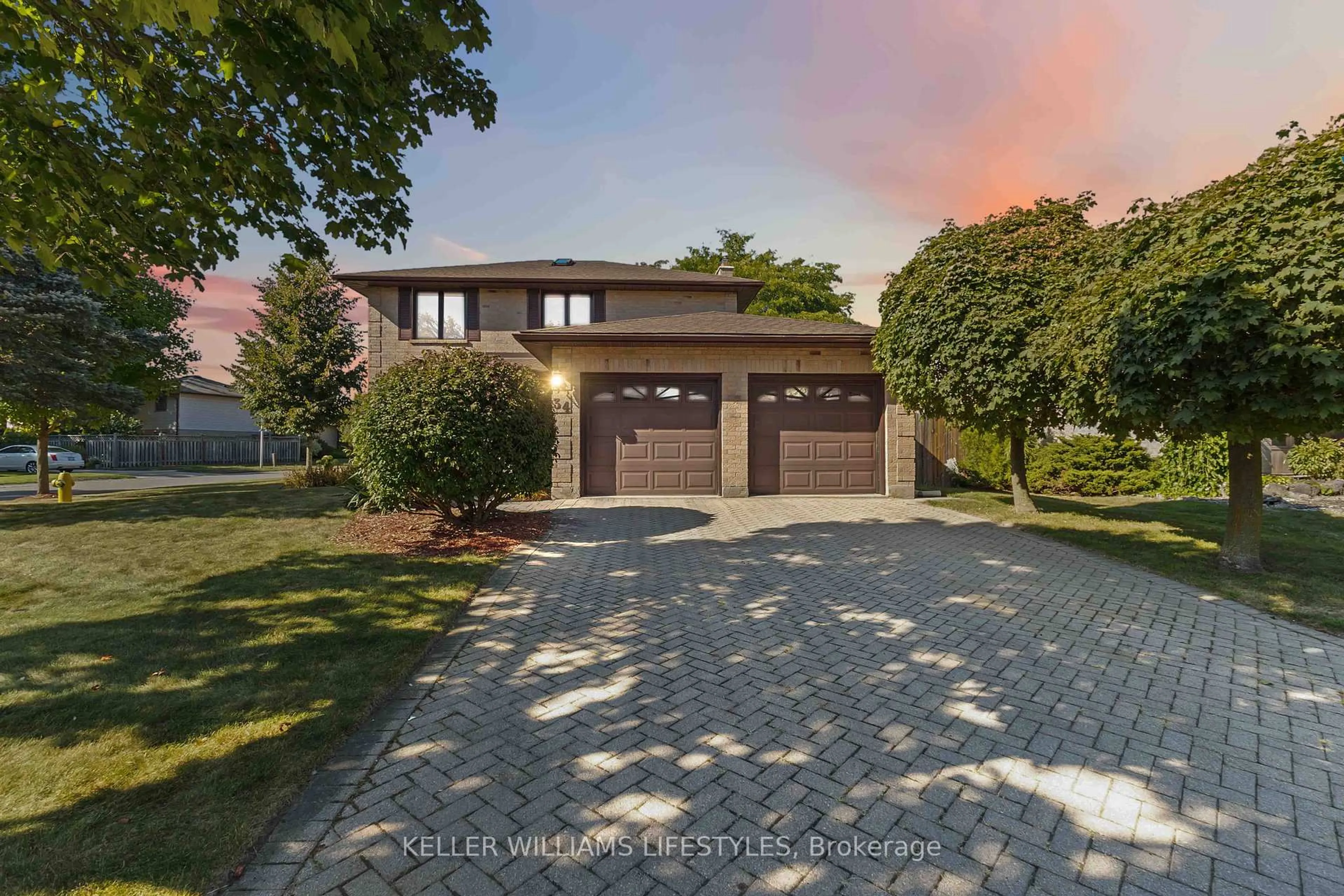 A pic from outside/outdoor area/front of a property/back of a property/a pic from drone, street for 34 Westwinds Dr, London South Ontario N6C 5M4