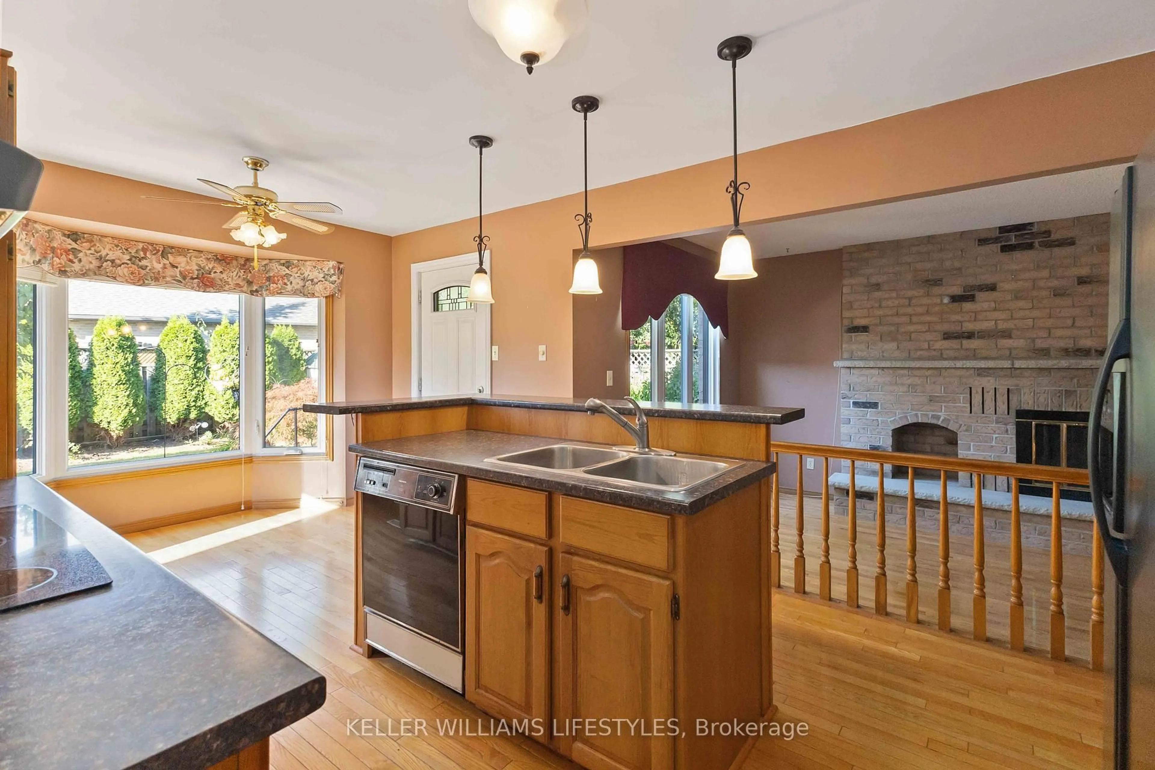 Open concept kitchen, ceramic/tile floor for 34 Westwinds Dr, London South Ontario N6C 5M4