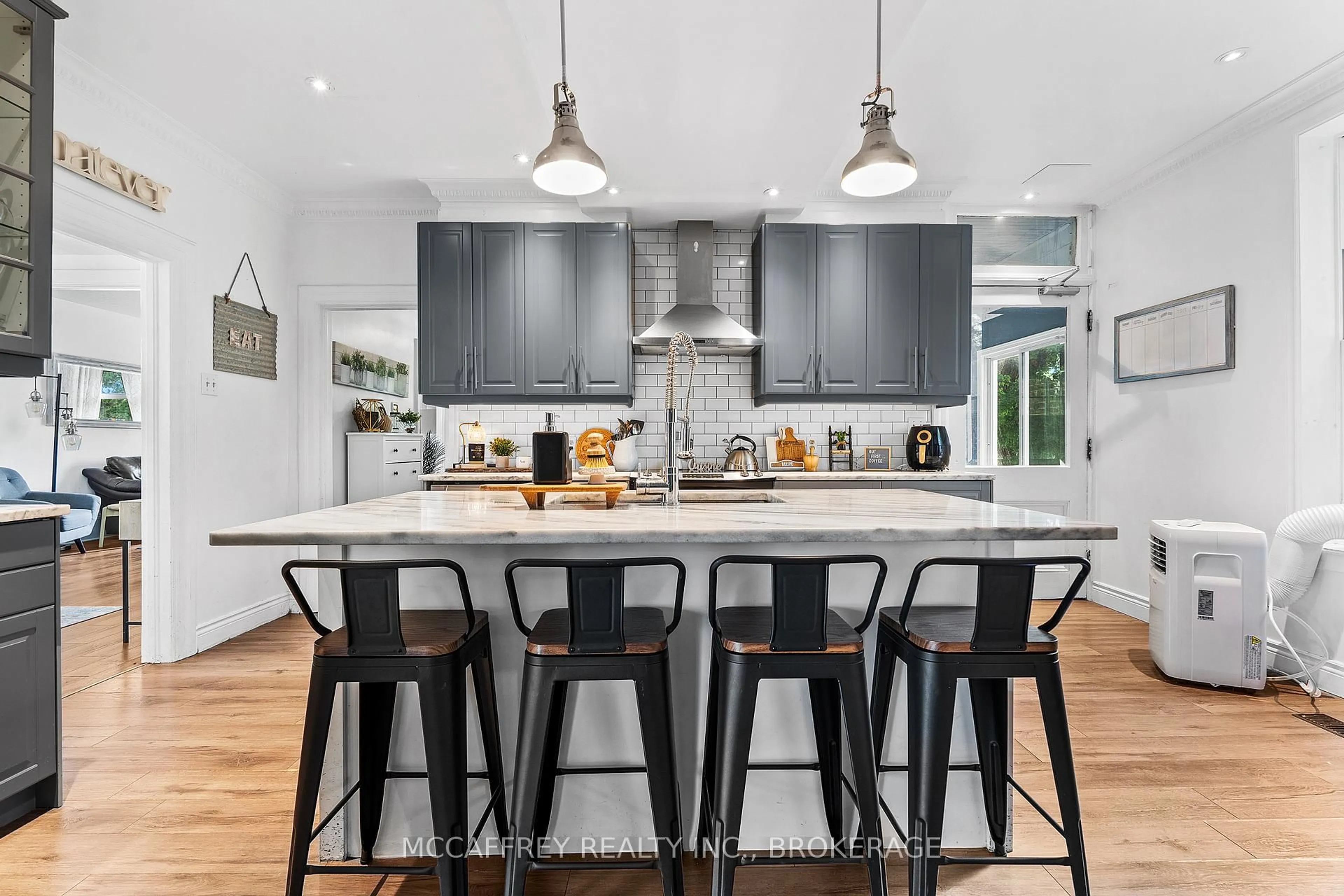 Contemporary kitchen, unknown for 110 Adelaide St, Front of Leeds & Seeleys Bay Ontario K0H 2N0
