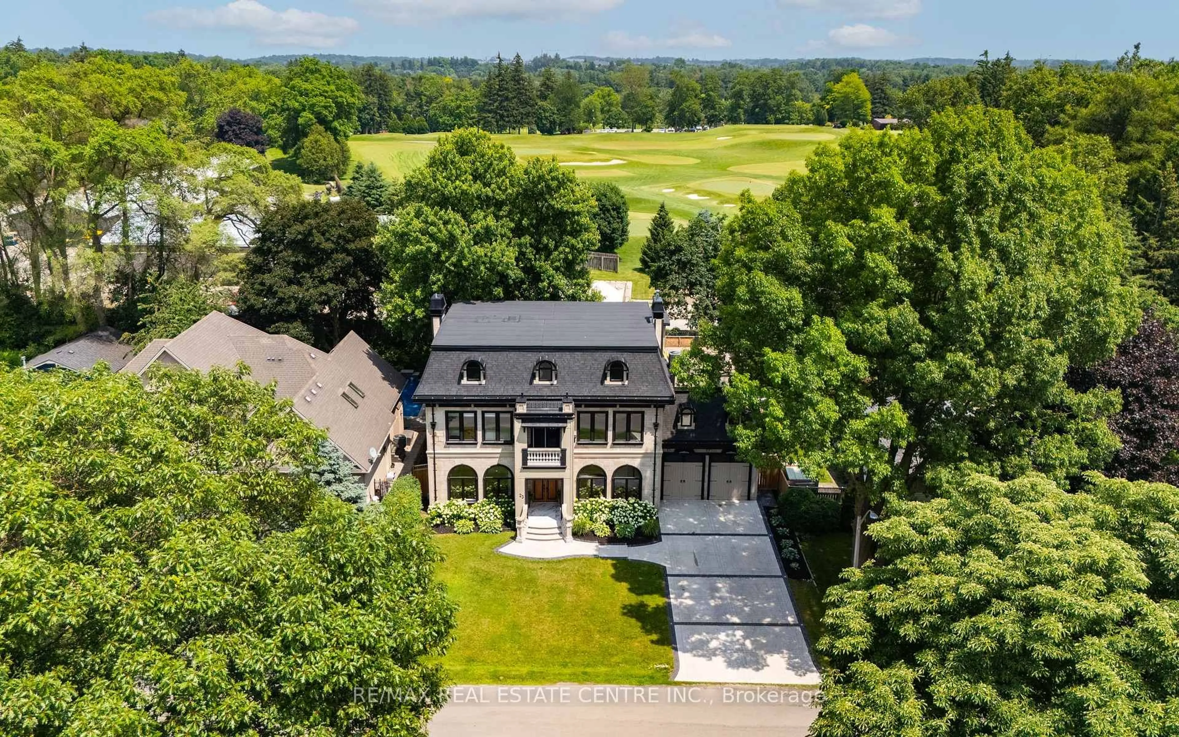 A pic from outside/outdoor area/front of a property/back of a property/a pic from drone, street for 23 Cameron Dr, Hamilton Ontario L9G 2L4