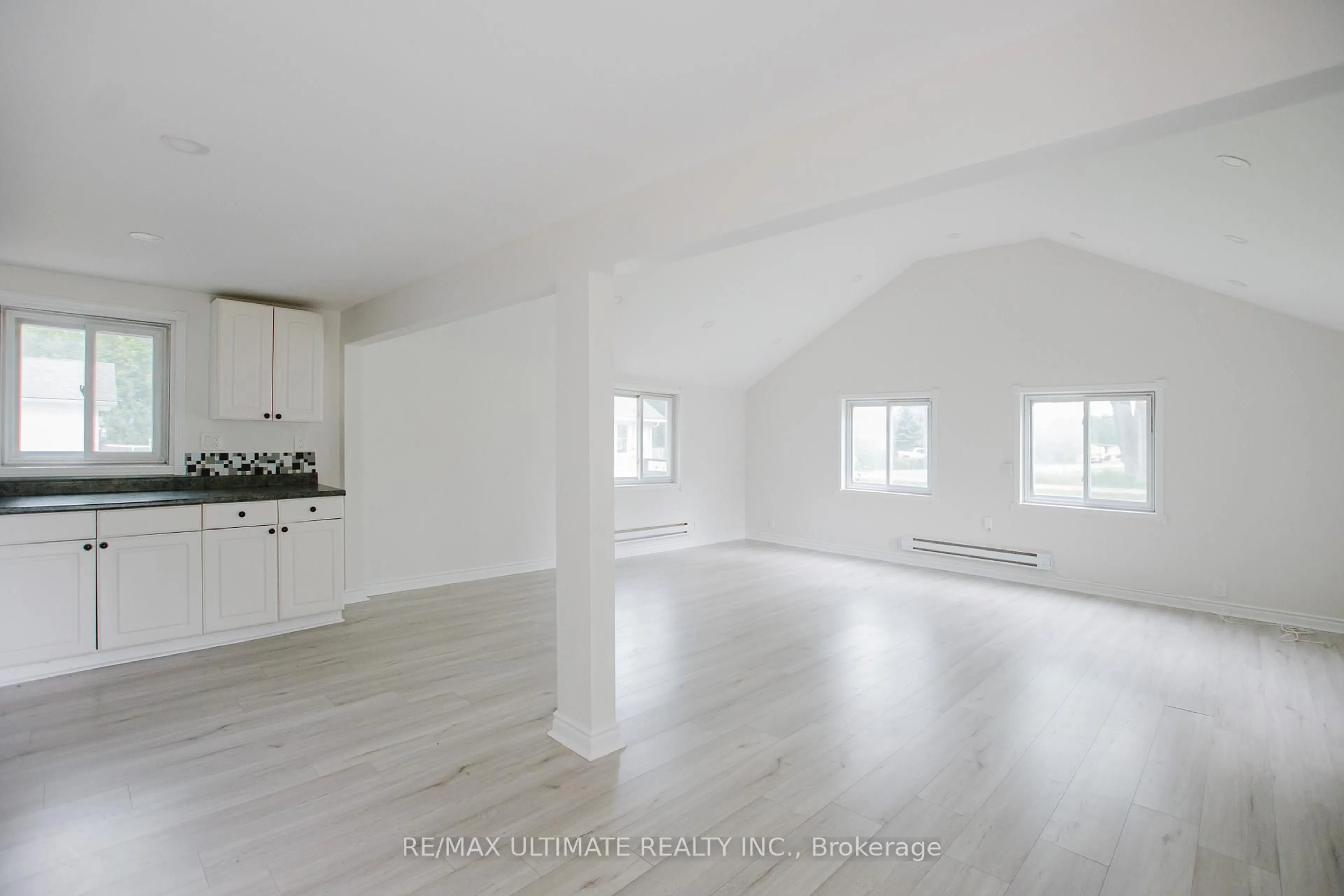 A pic of a room for 372 Helen St, Fort Erie Ontario L0S 1B0