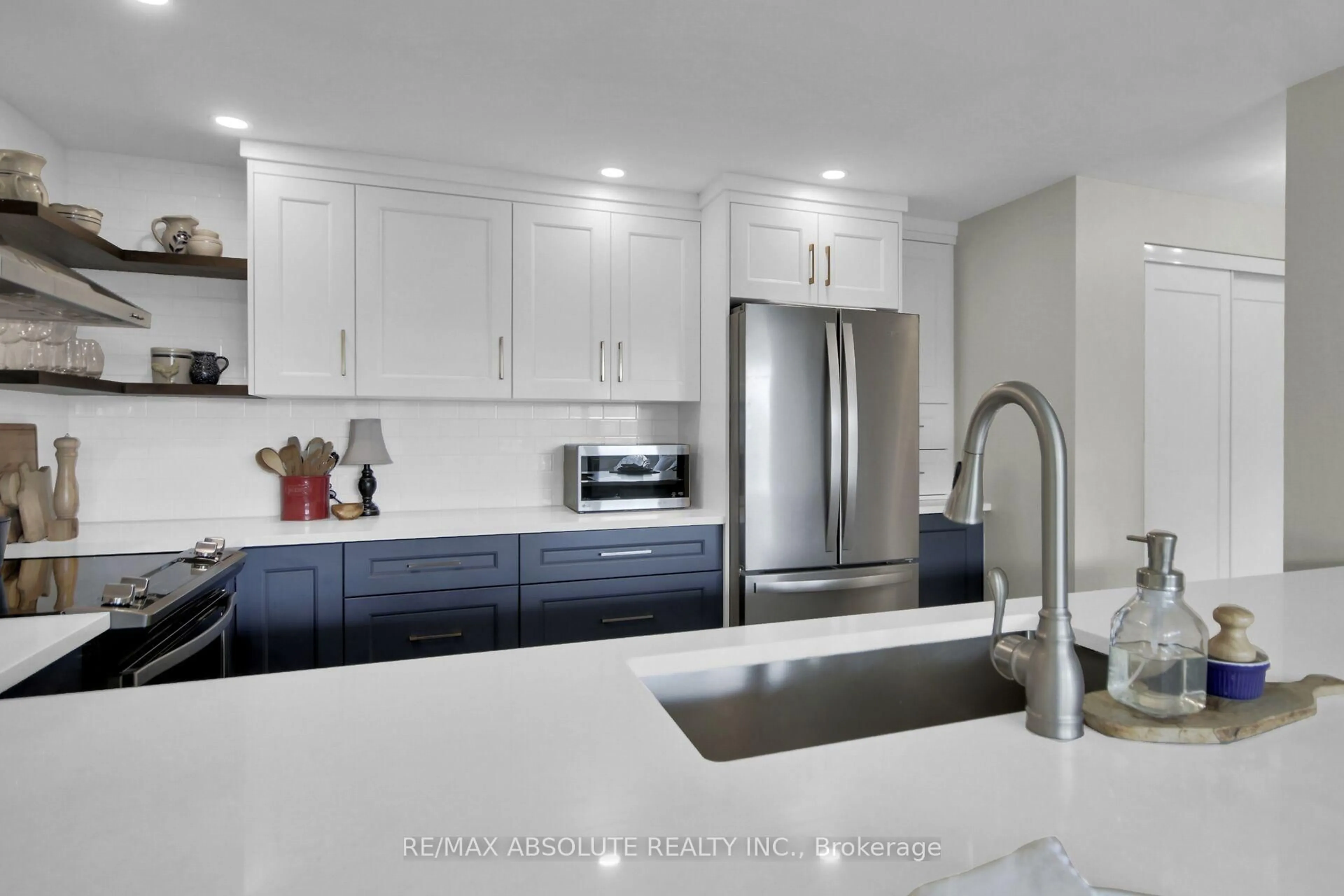 Contemporary kitchen, ceramic/tile floor for 446 Gilmour St #302, Ottawa Ontario K2P 0R8