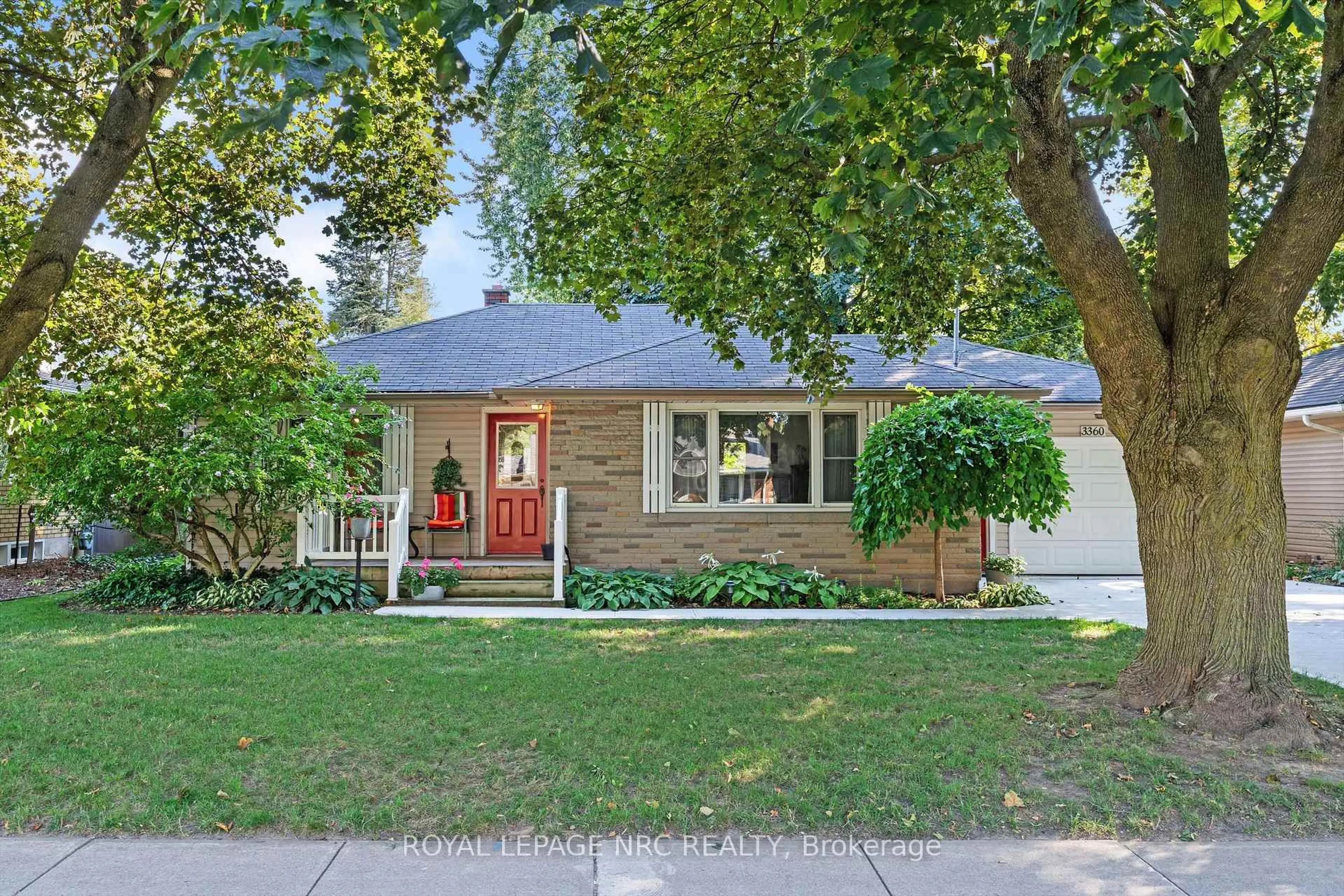 Home with brick exterior material, street for 3360 Menno St, Lincoln Ontario L0R 2C0