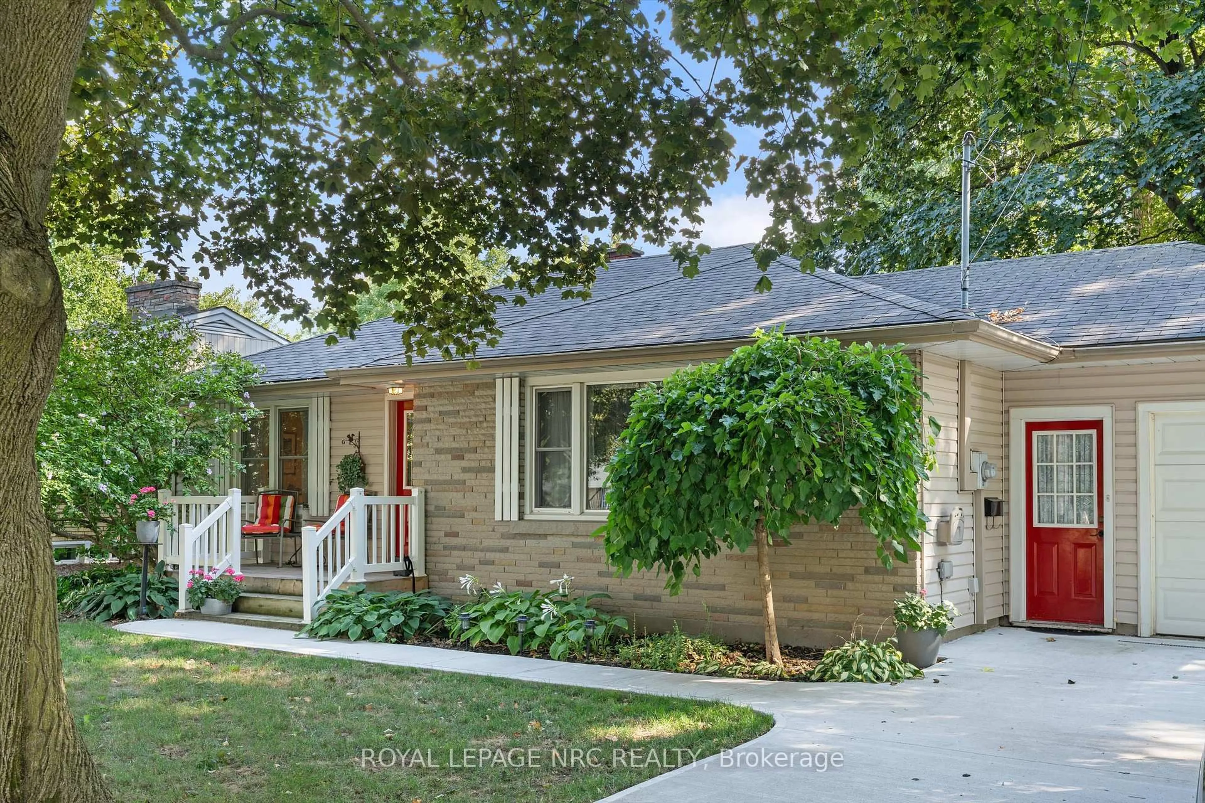Home with brick exterior material, street for 3360 Menno St, Lincoln Ontario L0R 2C0