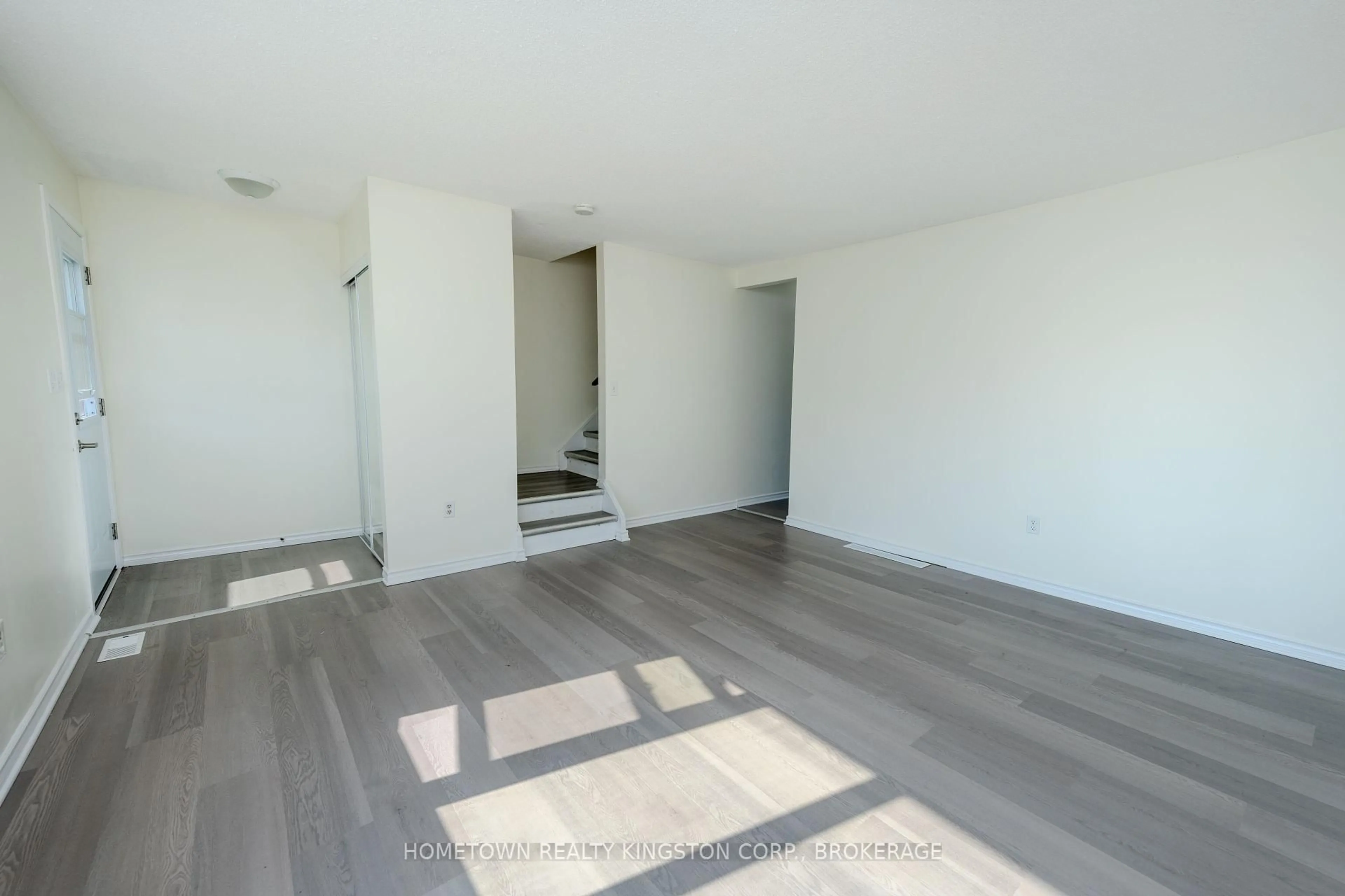 A pic of a room for 983 Oakview Ave, Kingston Ontario K7M 6W9