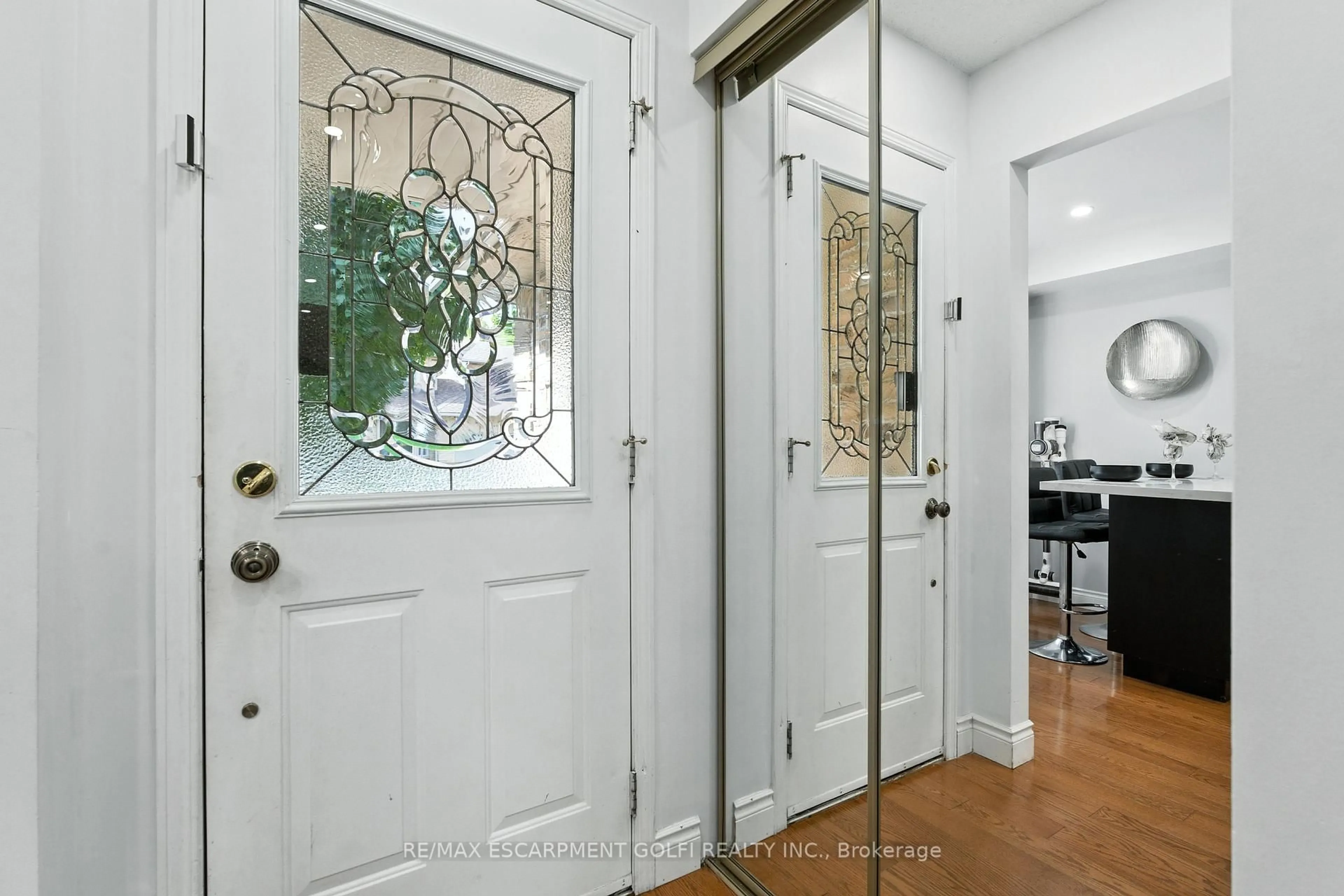 Indoor entryway for 800 Upper Paradise Rd #40, Hamilton Ontario L9C 7L2