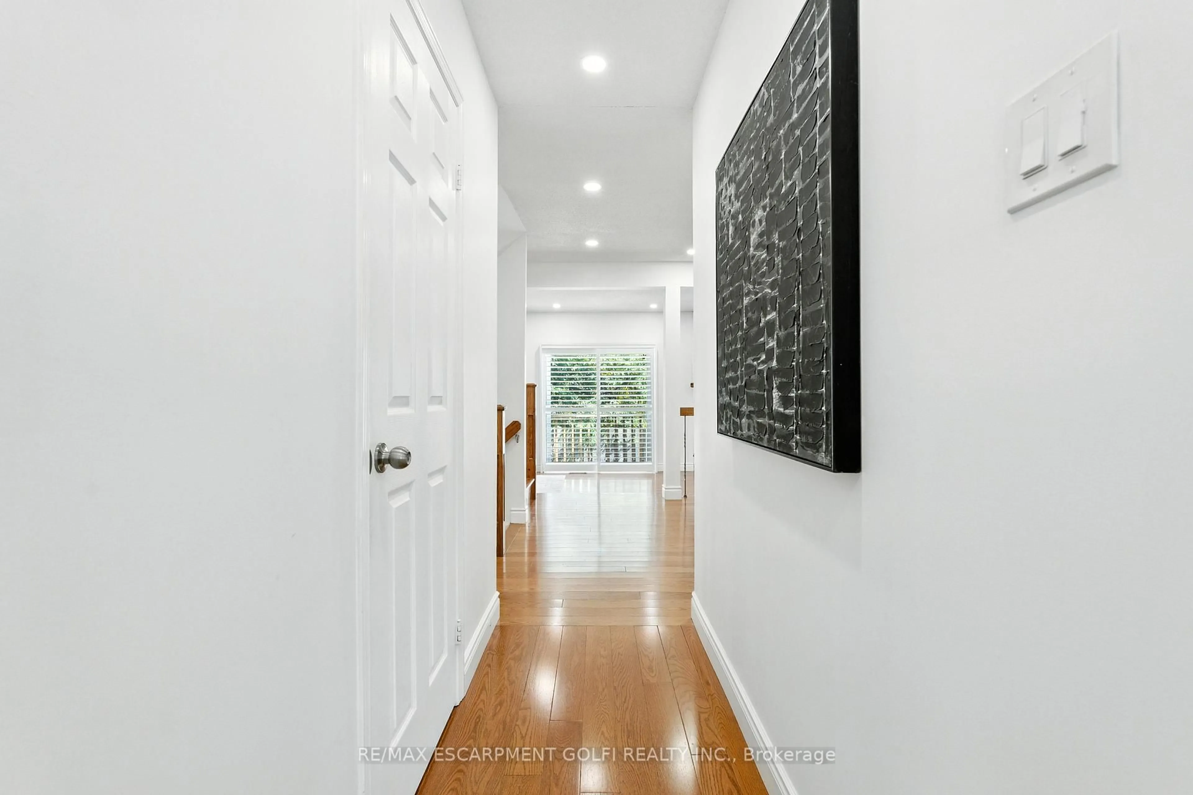 Indoor entryway for 800 Upper Paradise Rd #40, Hamilton Ontario L9C 7L2