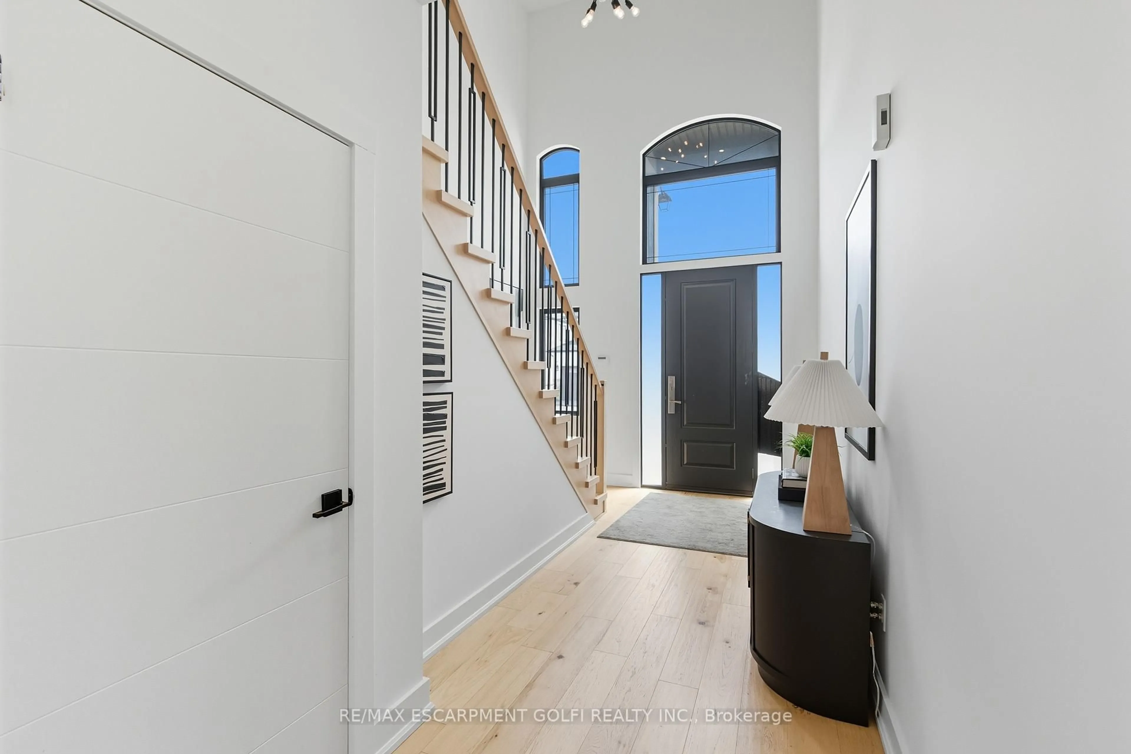 Indoor entryway for 20 Ivy Cres, Thorold Ontario L2V 0J9
