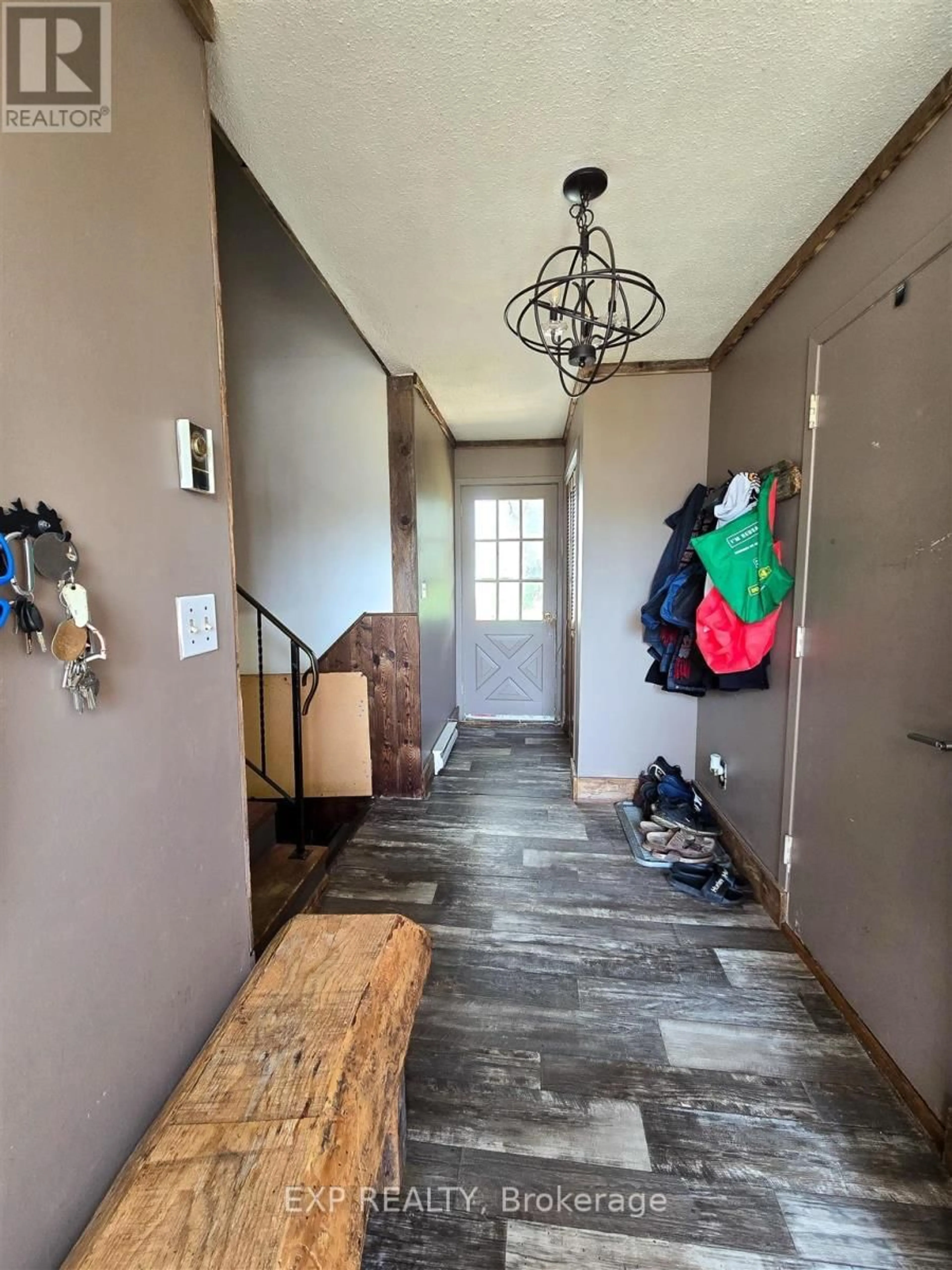Indoor entryway for 14 Admiral Dr, Sault Ste Marie Ontario P6C 5W3