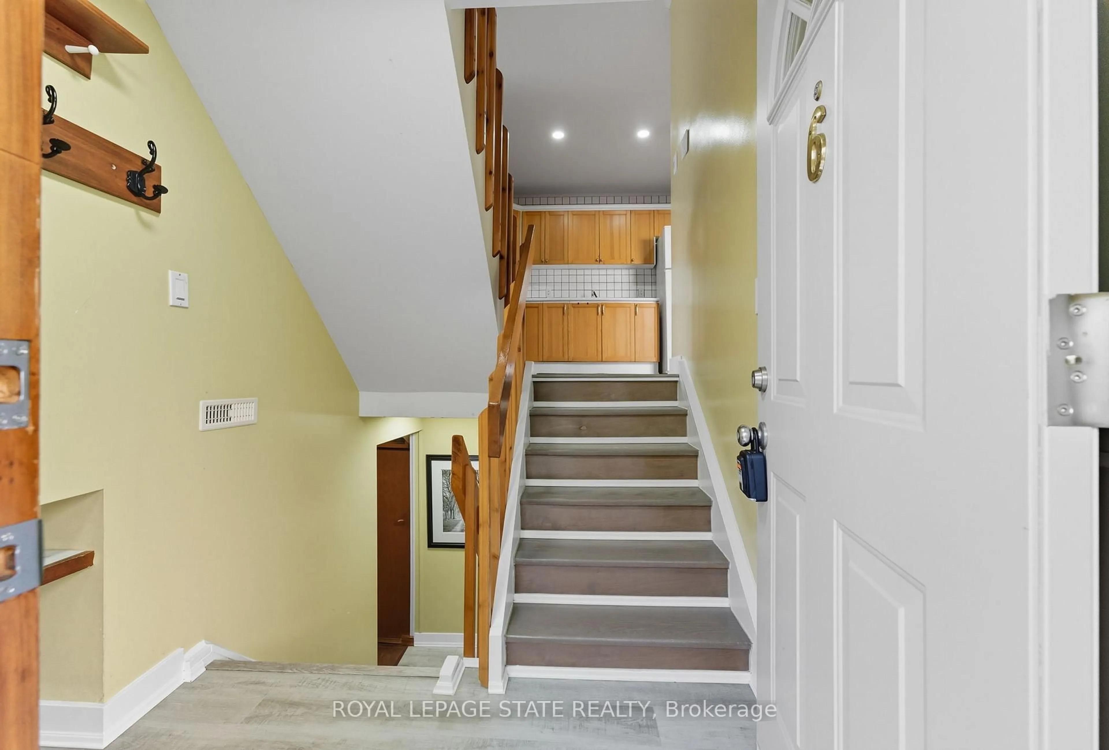 Unknown for 1300 Upper Ottawa St #6, Hamilton Ontario L8W 1M8