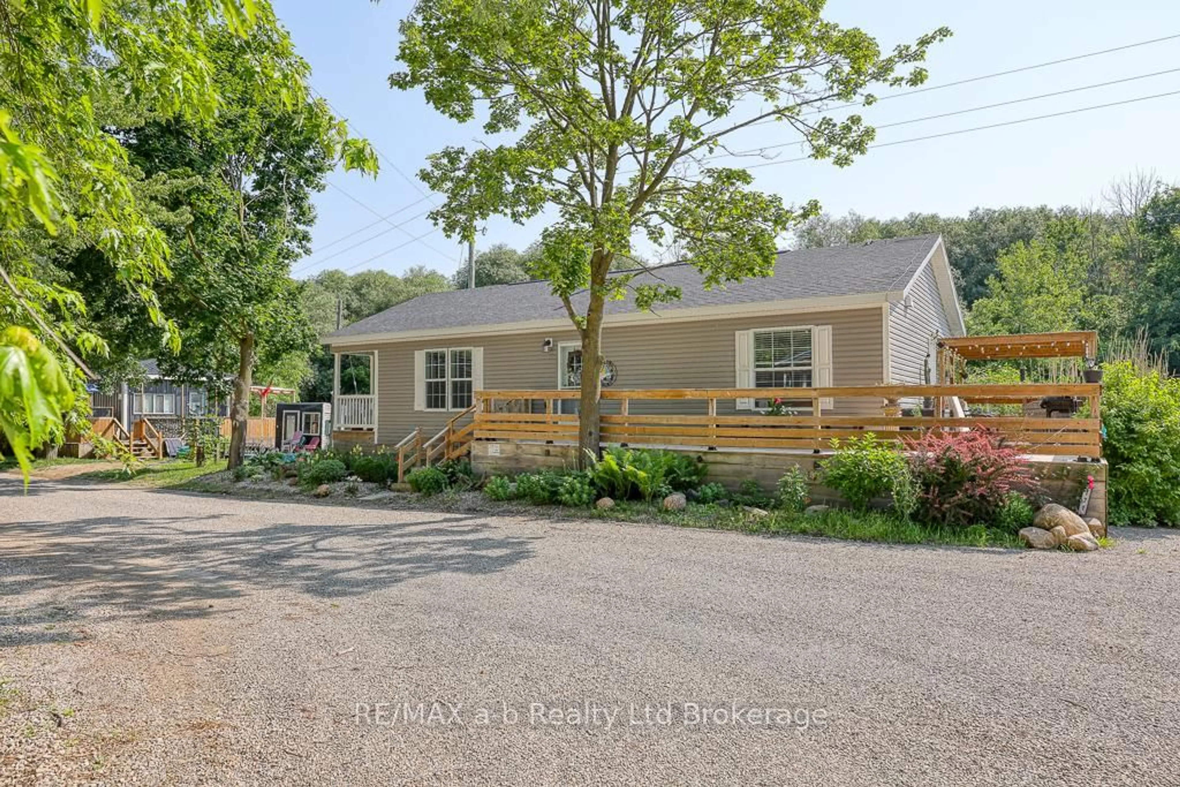 Home with vinyl exterior material, street for 99 FOURTH CONCESSION #171, Brant Ontario N0E 1A0