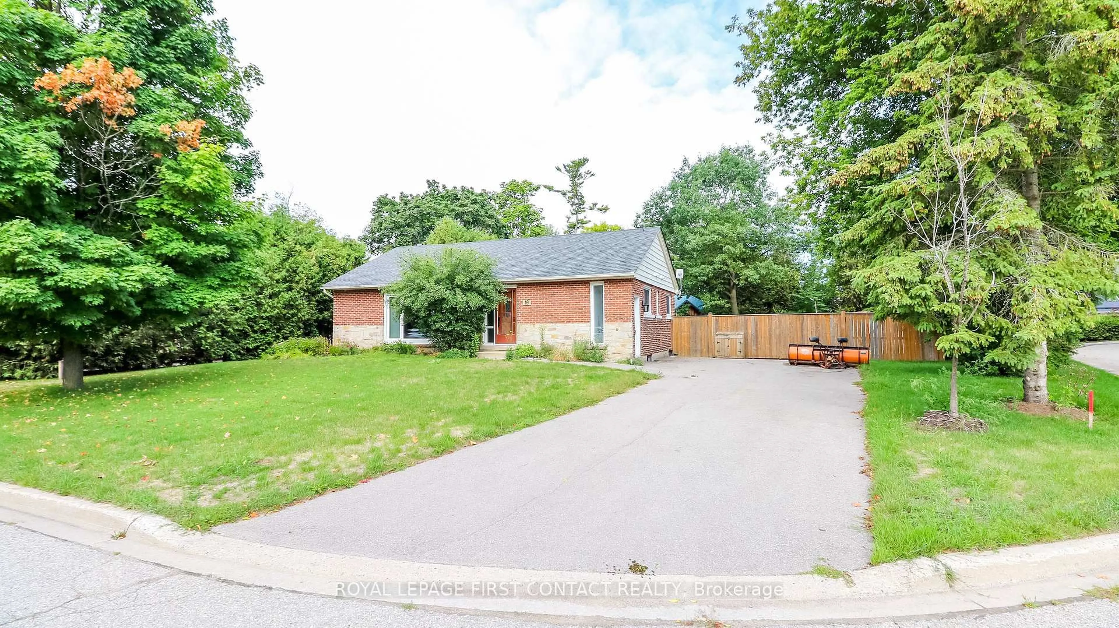 A pic from outside/outdoor area/front of a property/back of a property/a pic from drone, street for 18 Carberry St, Erin Ontario N0B 1T0