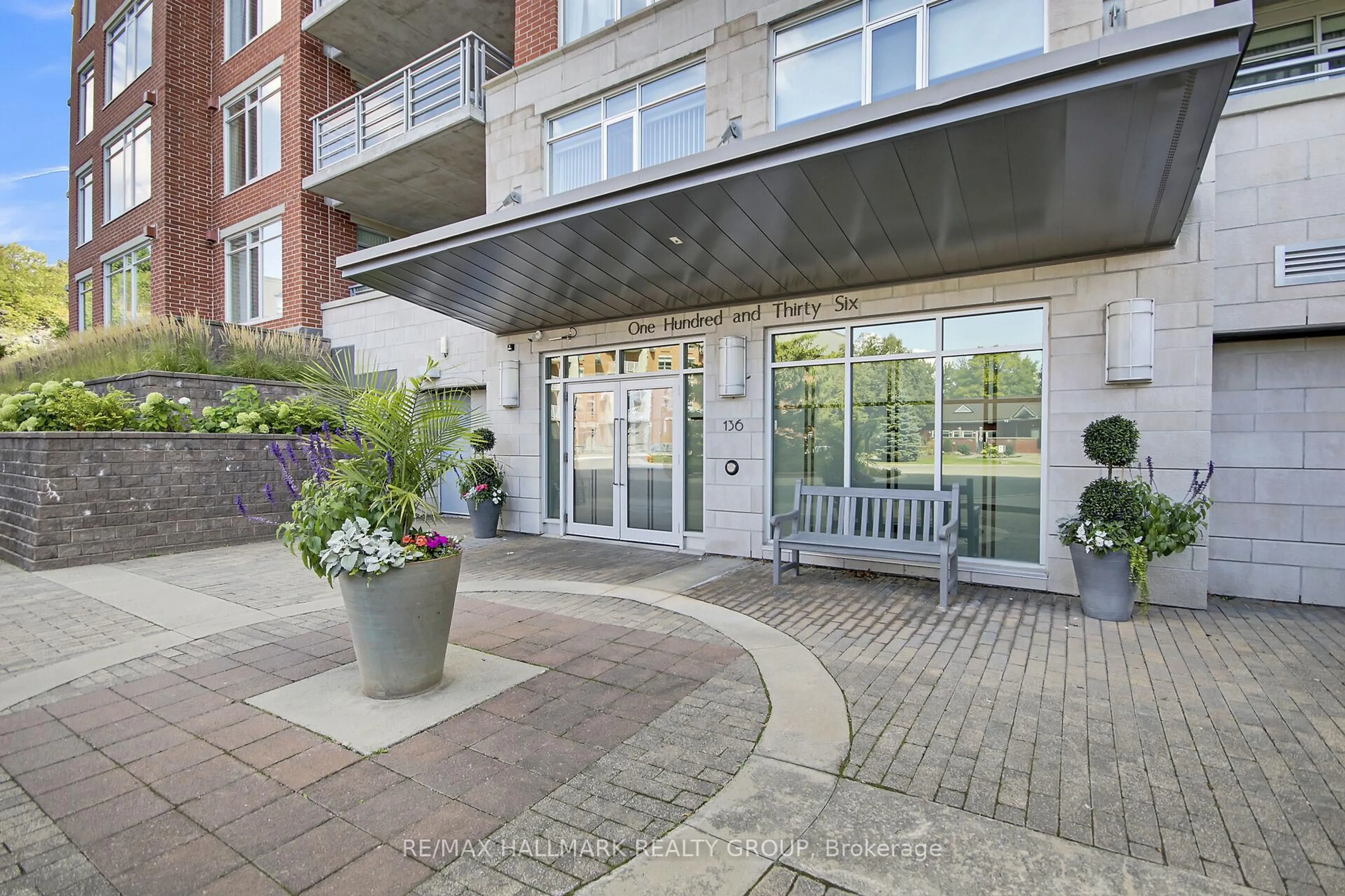 Unknown for 136 Darlington Private #608, Ottawa Ontario K1V 0X6