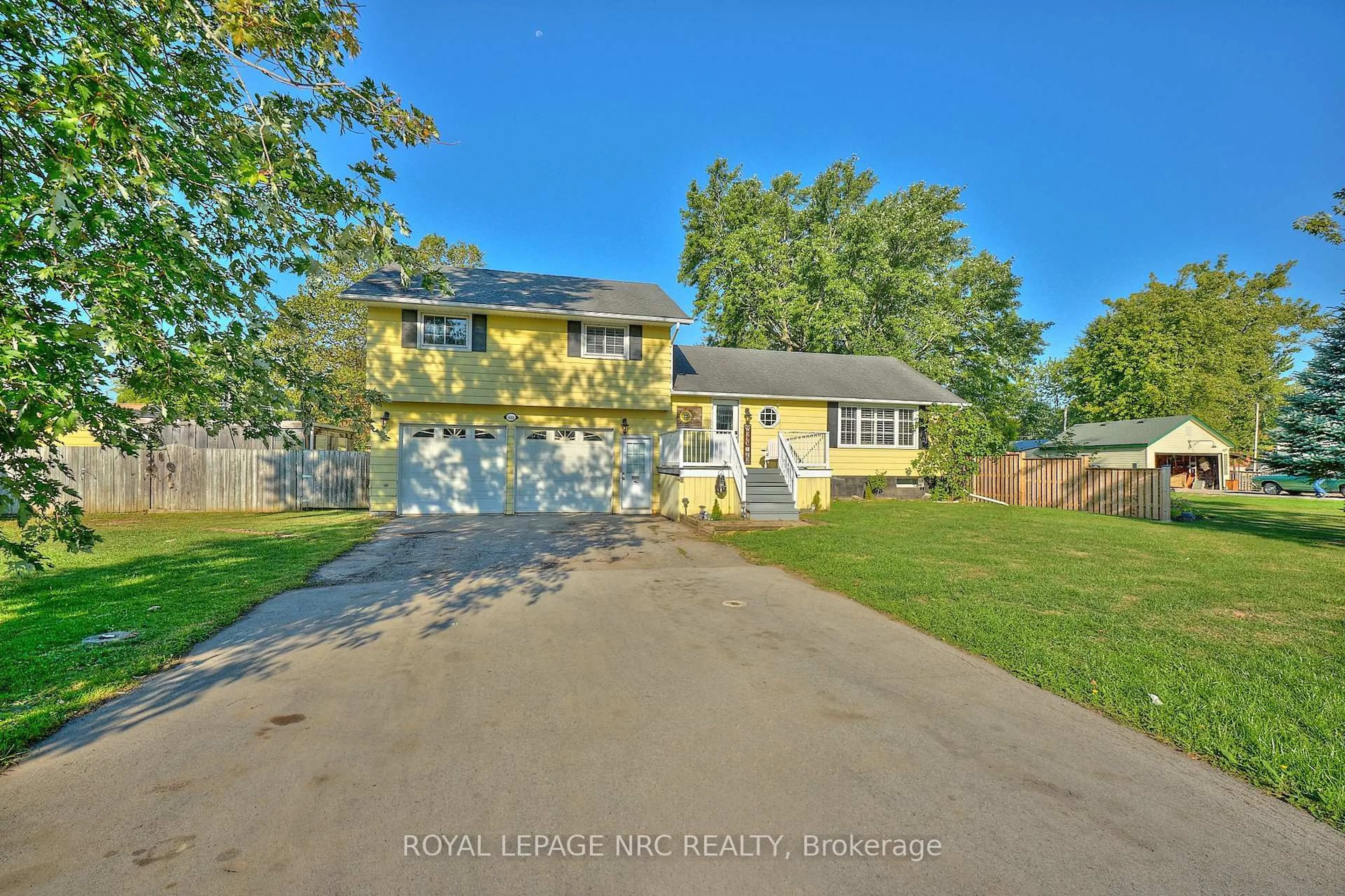 A pic from outside/outdoor area/front of a property/back of a property/a pic from drone, water/lake/river/ocean view for 489 Lakeside Rd, Fort Erie Ontario L2A 4X8