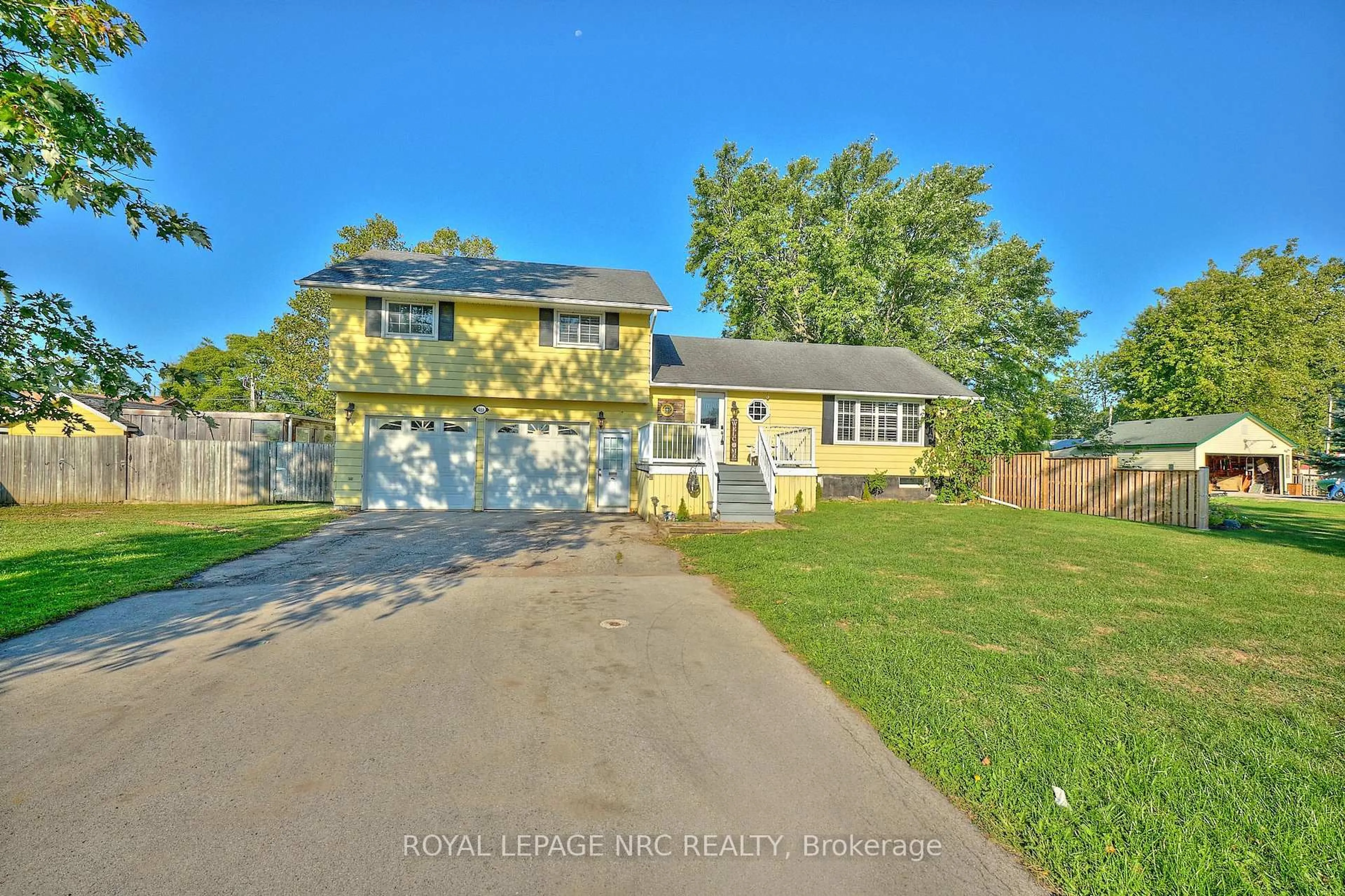 A pic from outside/outdoor area/front of a property/back of a property/a pic from drone, water/lake/river/ocean view for 489 Lakeside Rd, Fort Erie Ontario L2A 4X8