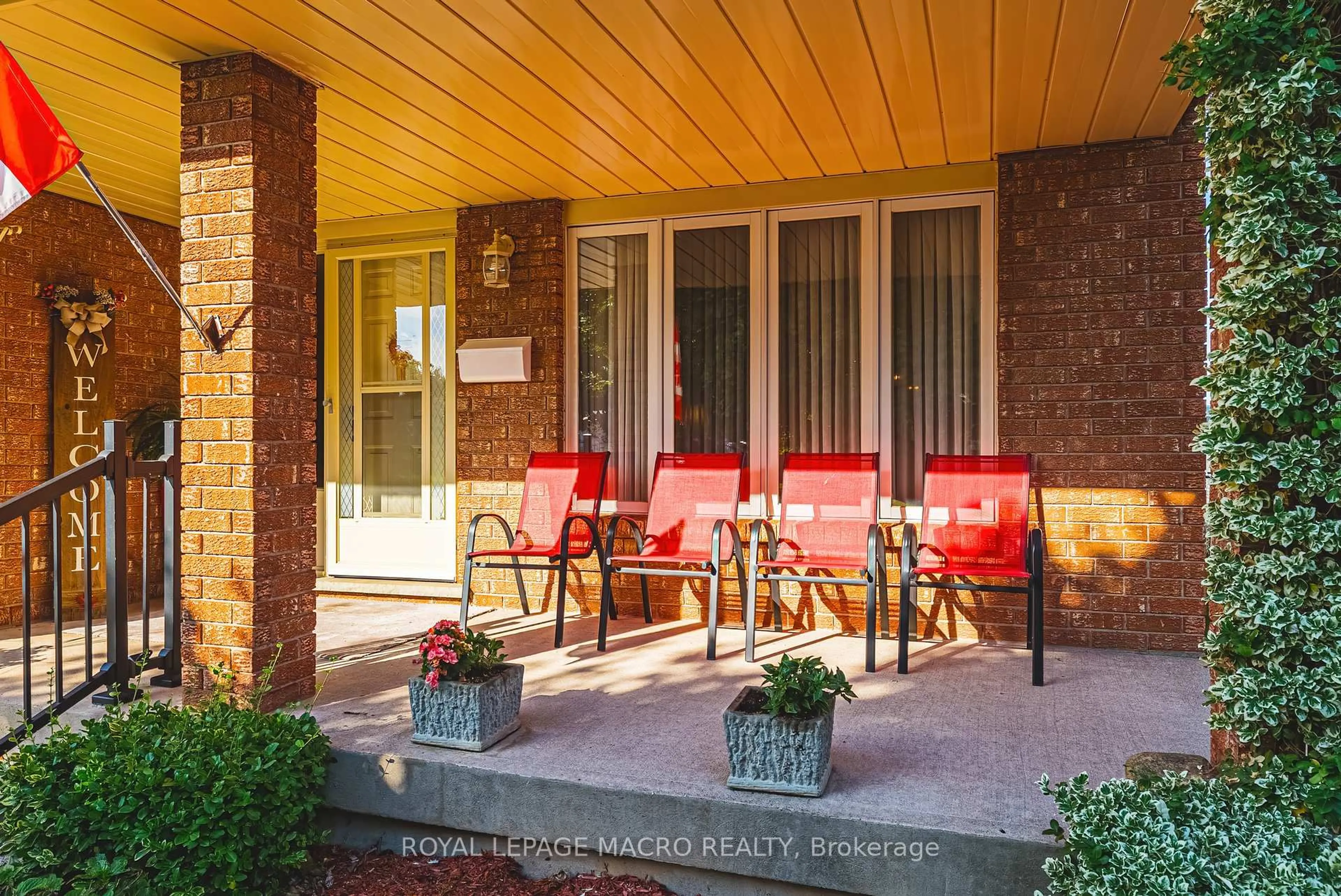 Patio, street for 4512 Green Meadow Blvd, Lincoln Ontario L3J 0A8