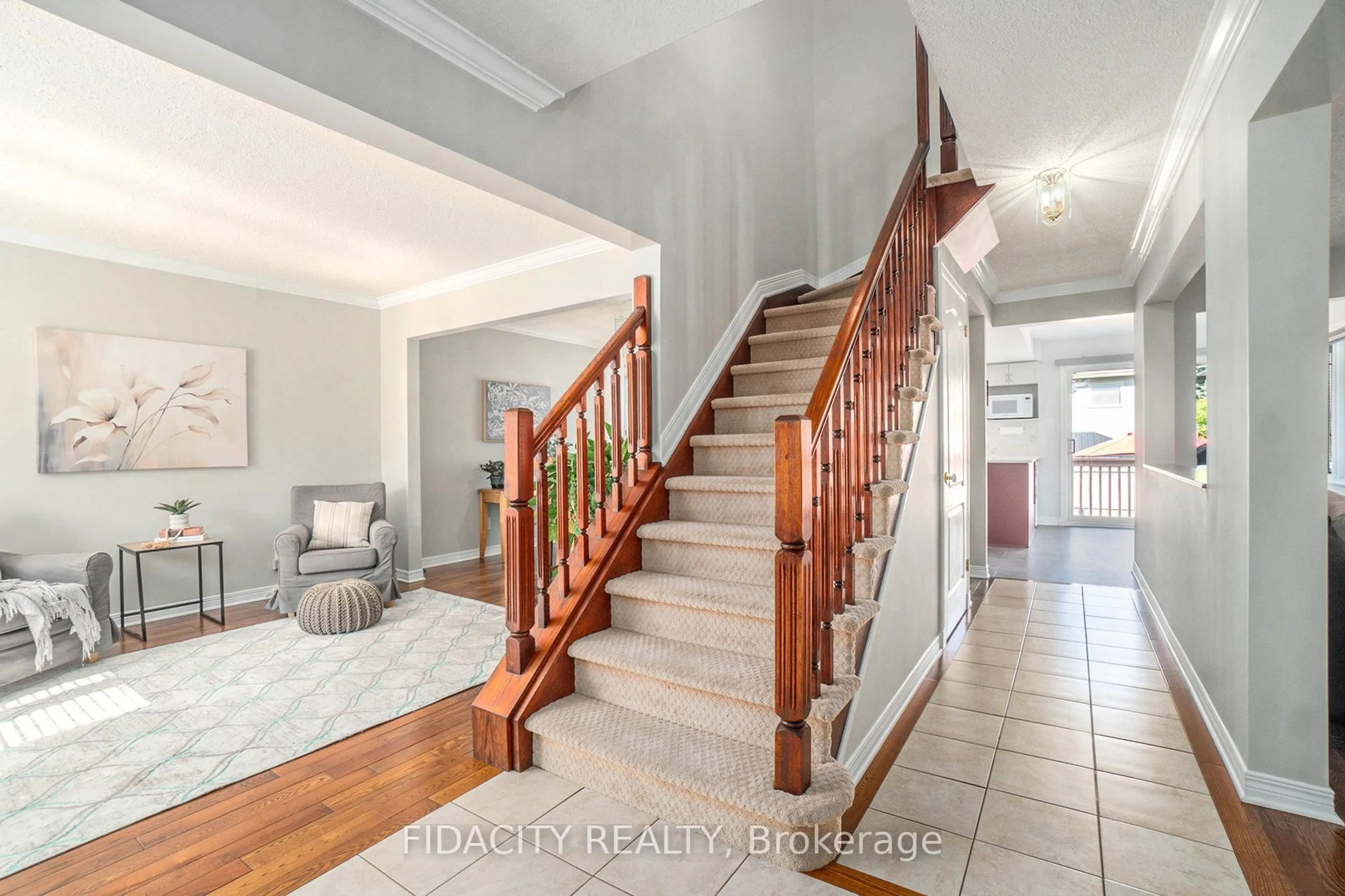 Indoor entryway for 45 Rowe Dr, Kanata Ontario K2L 3Y9