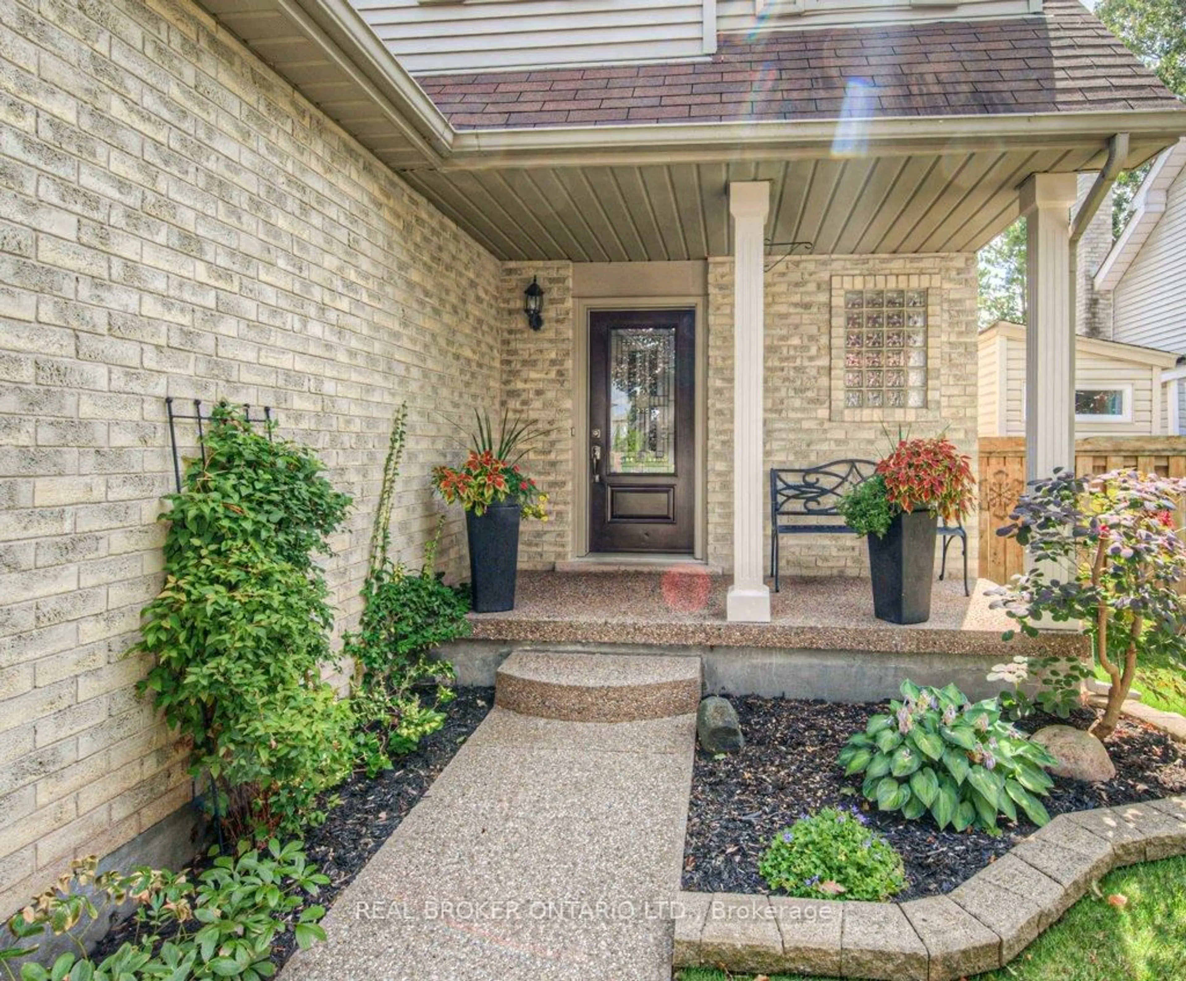 Indoor entryway for 91 Ironstone Dr, Cambridge Ontario N1P 1A4