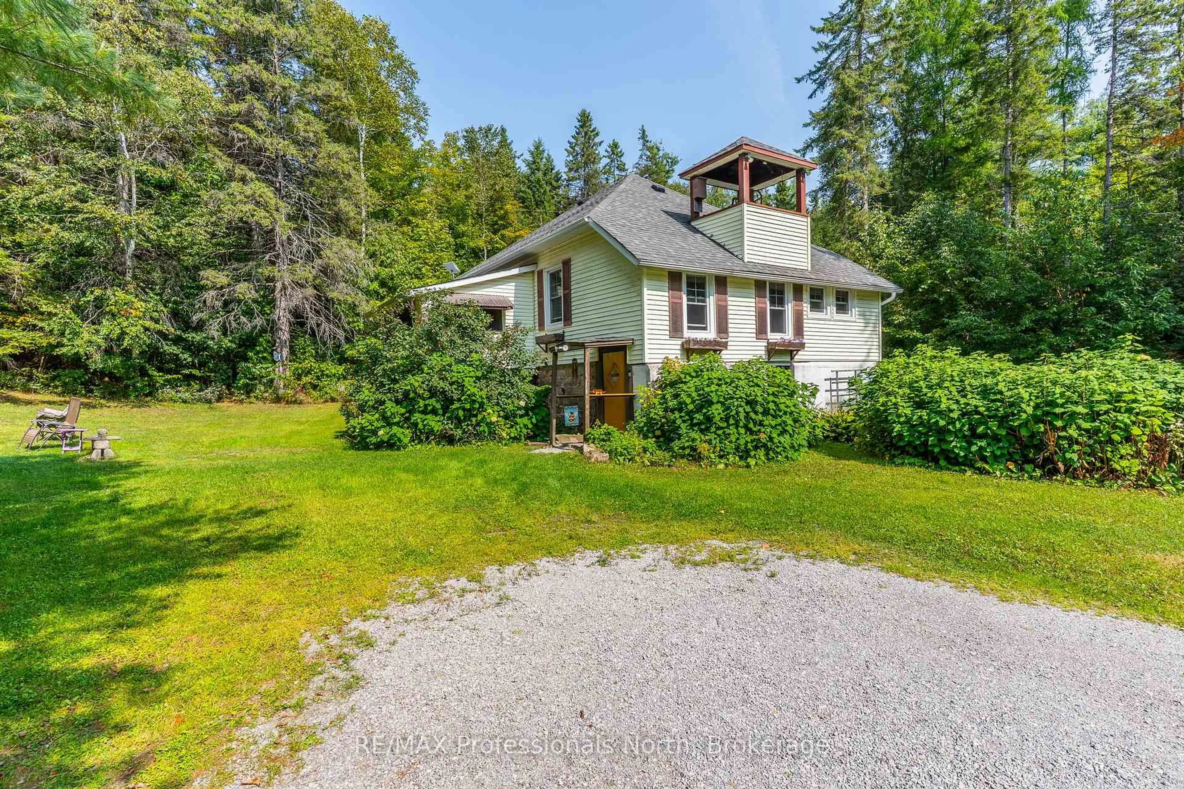 A pic from outside/outdoor area/front of a property/back of a property/a pic from drone, unknown for 9357 Highway 118 Highway, Minden Hills Ontario K0M 2K0
