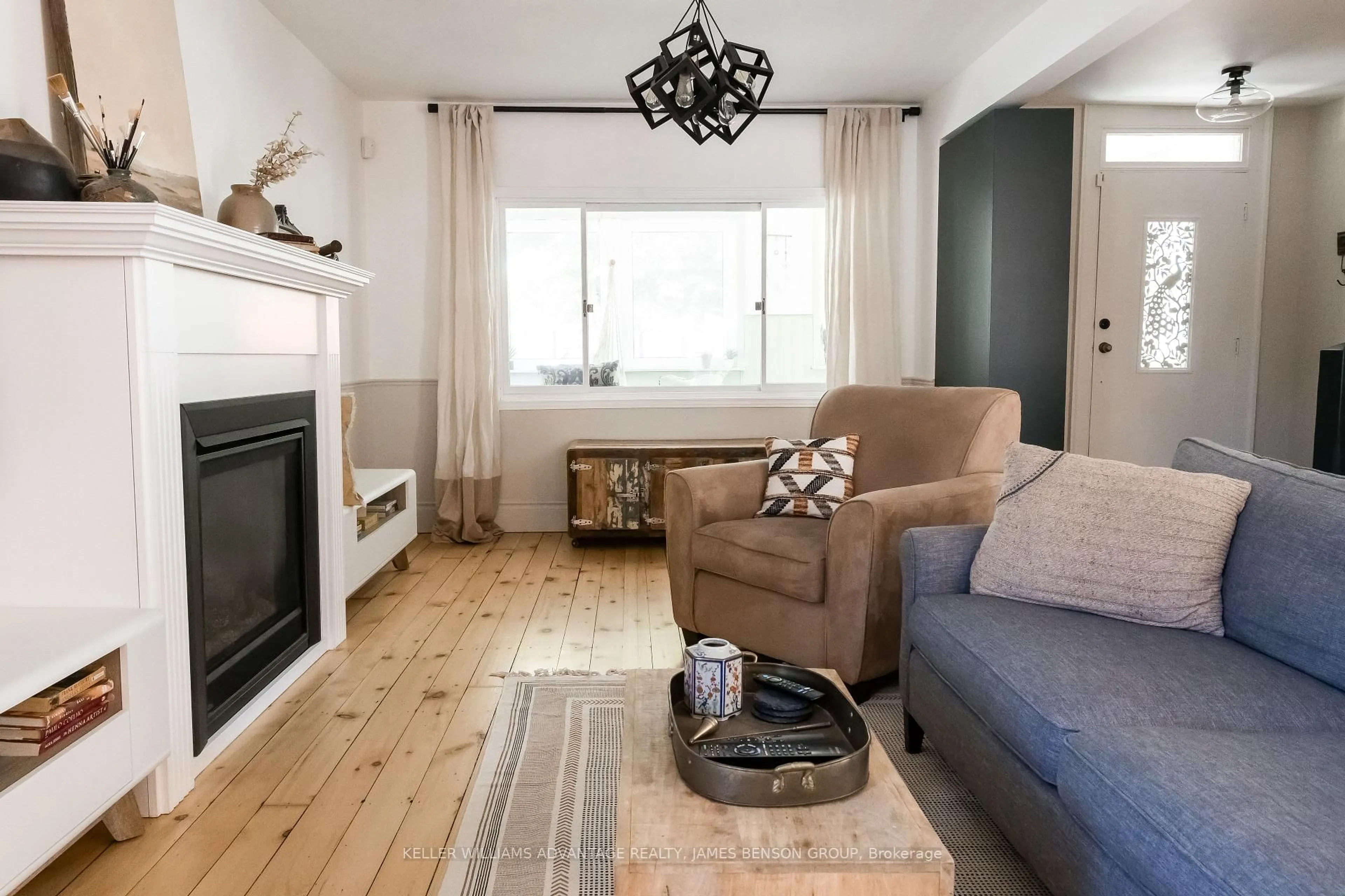 Living room with furniture, wood/laminate floor for 70 Bramley St, Port Hope Ontario L1A 3K4