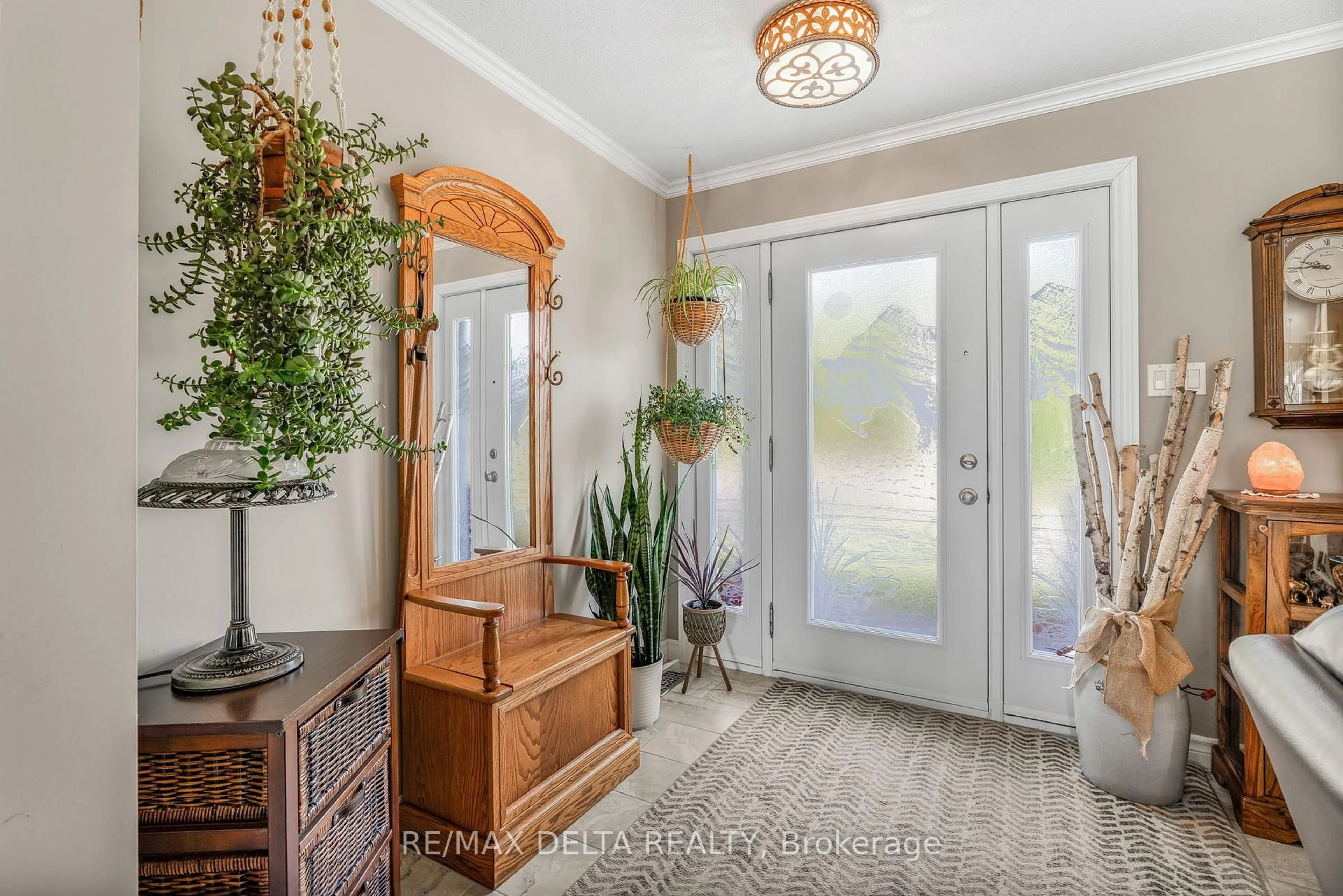 Indoor entryway for 990 Concession 1 Concession, Alfred and Plantagenet Ontario K0B 1L0